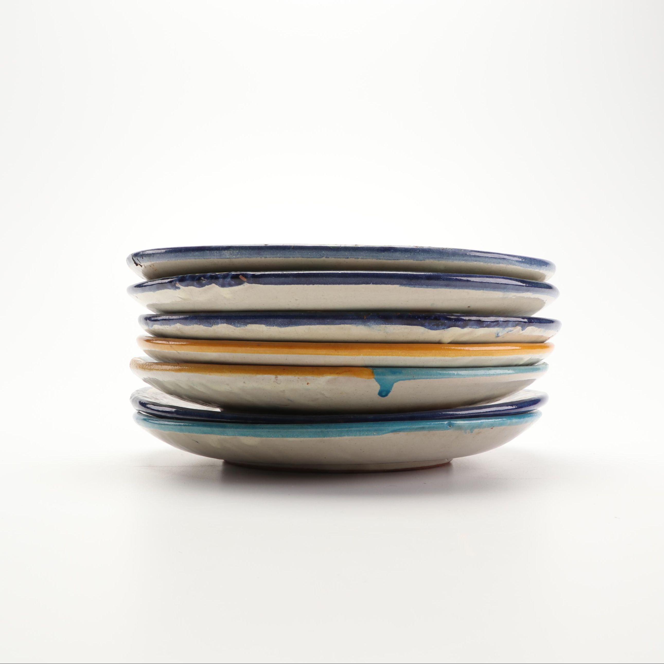 Hand-Painted Faiënce Italianate Earthenware Plates with Glass Chargers