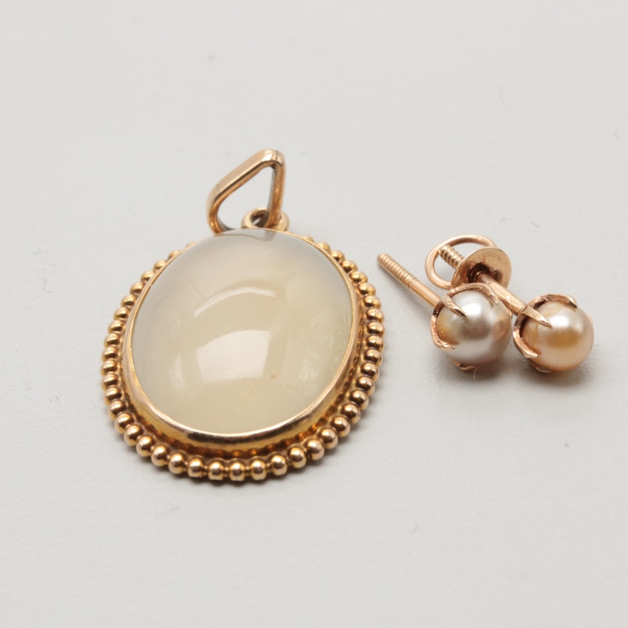 10K Yellow Gold Chalcedony Pendant and Imitation Pearl Stud Earrings