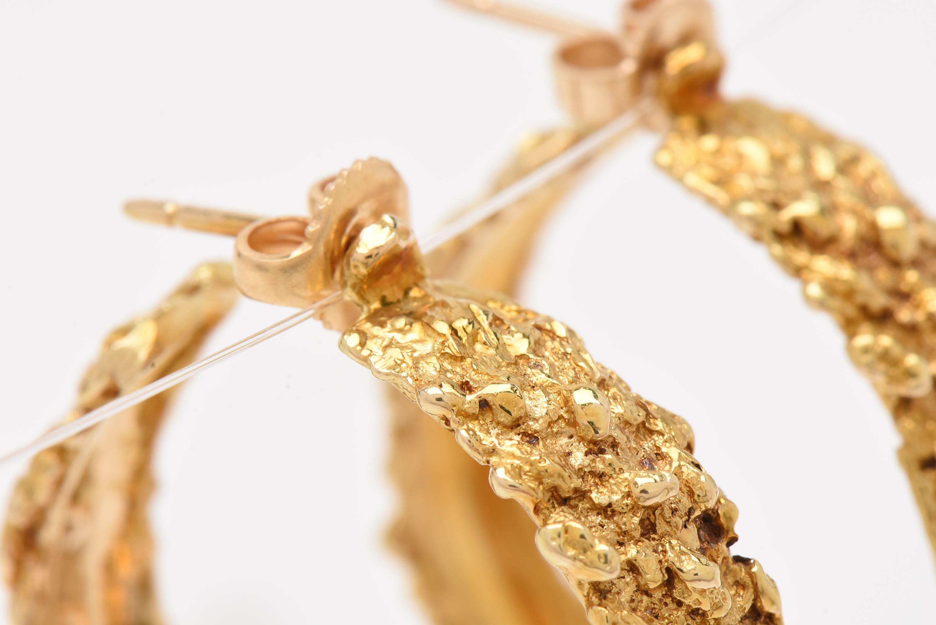 14K Yellow Gold Nugget Motif Hoop Earrings