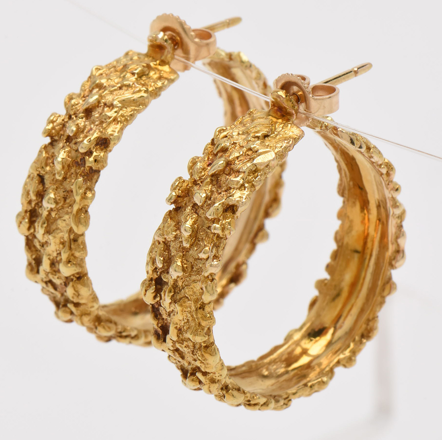 14K Yellow Gold Nugget Motif Hoop Earrings