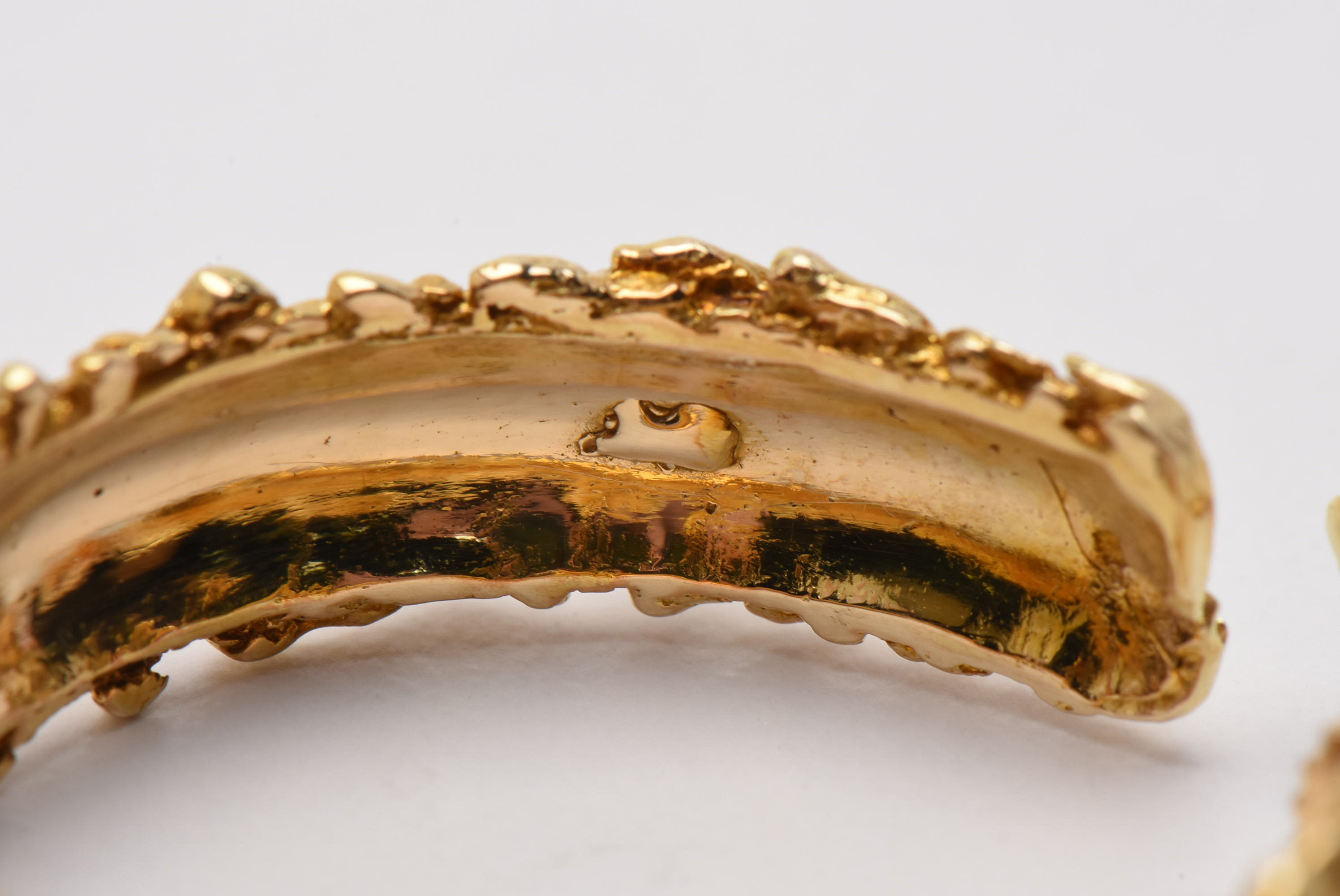 14K Yellow Gold Nugget Motif Hoop Earrings