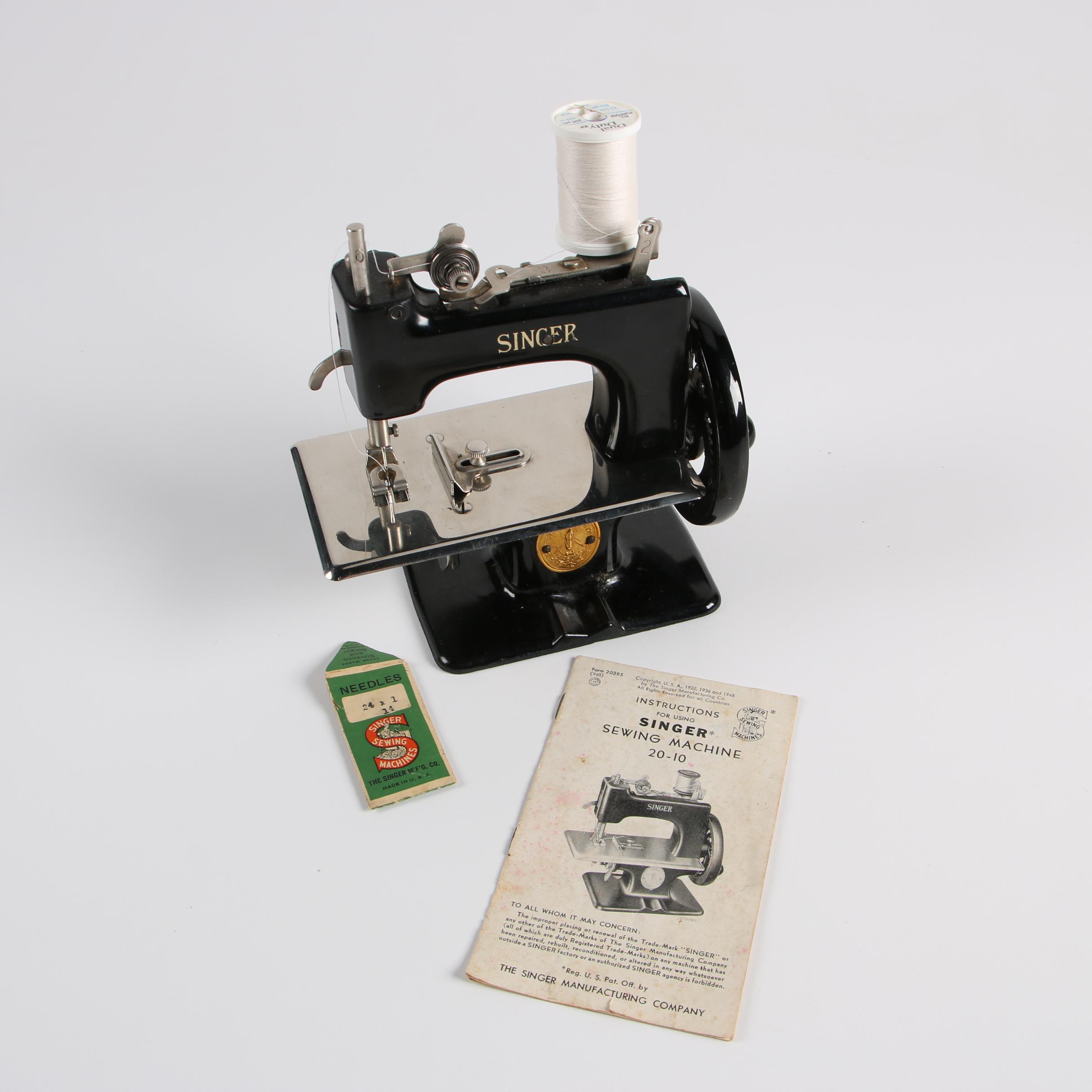 Singer Sewhandy Child's Sewing Machine, Mid 20th Century