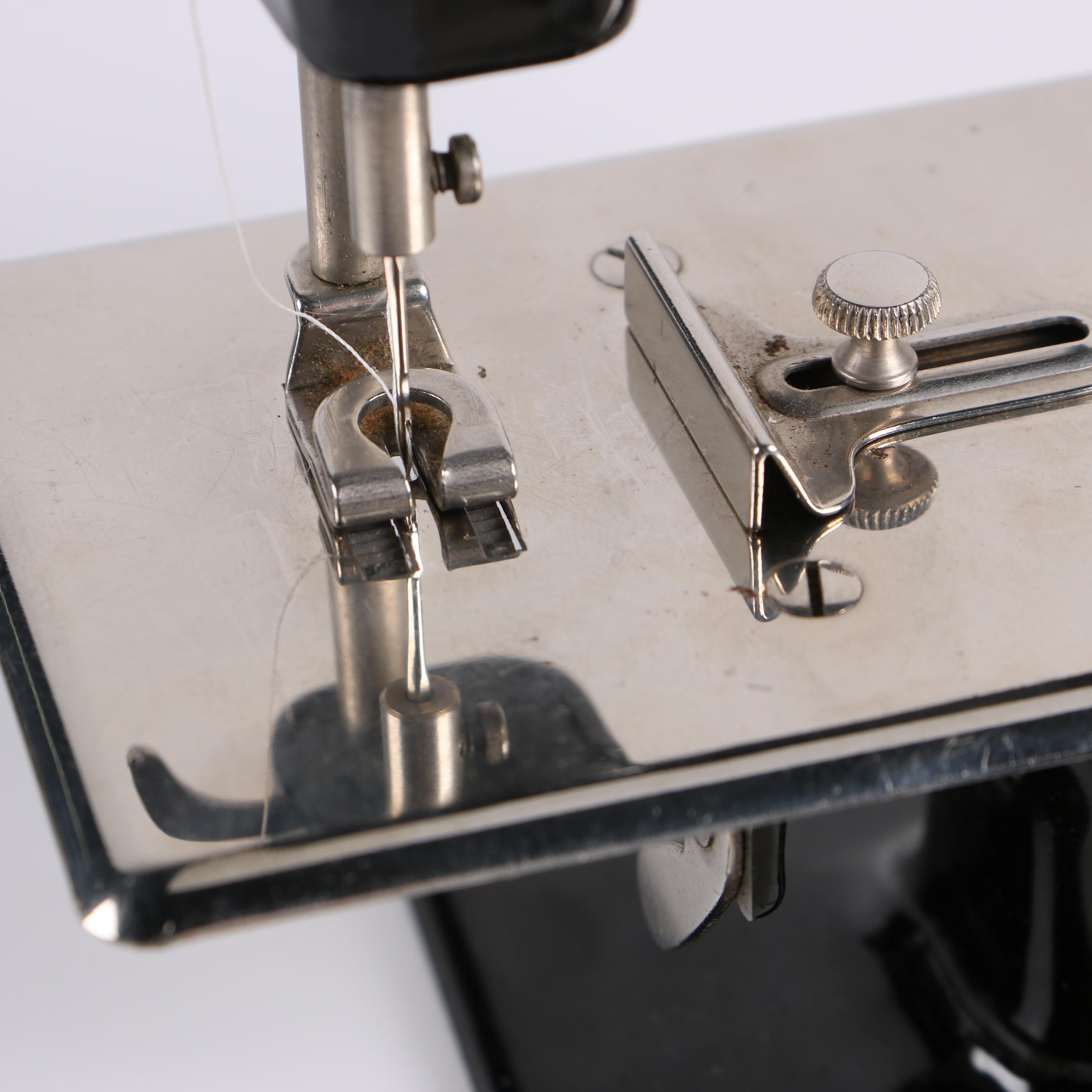 Singer Sewhandy Child's Sewing Machine, Mid 20th Century