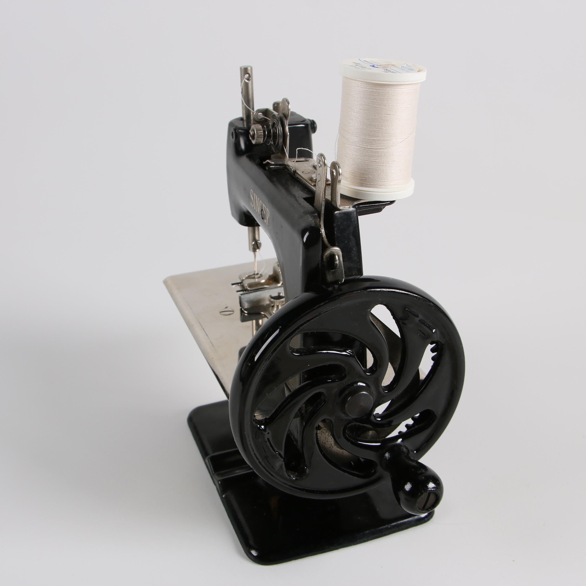 Singer Sewhandy Child's Sewing Machine, Mid 20th Century