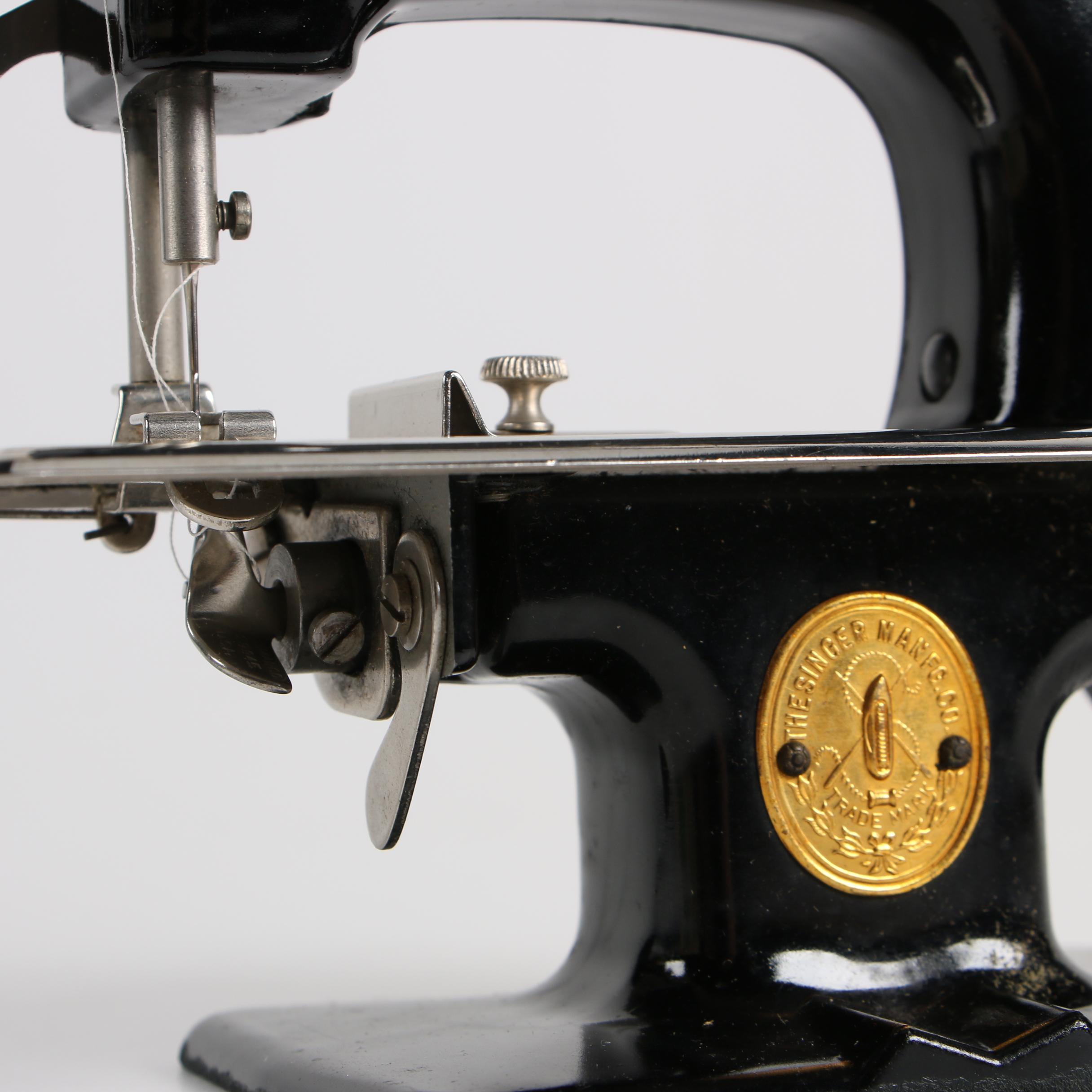 Singer Sewhandy Child's Sewing Machine, Mid 20th Century