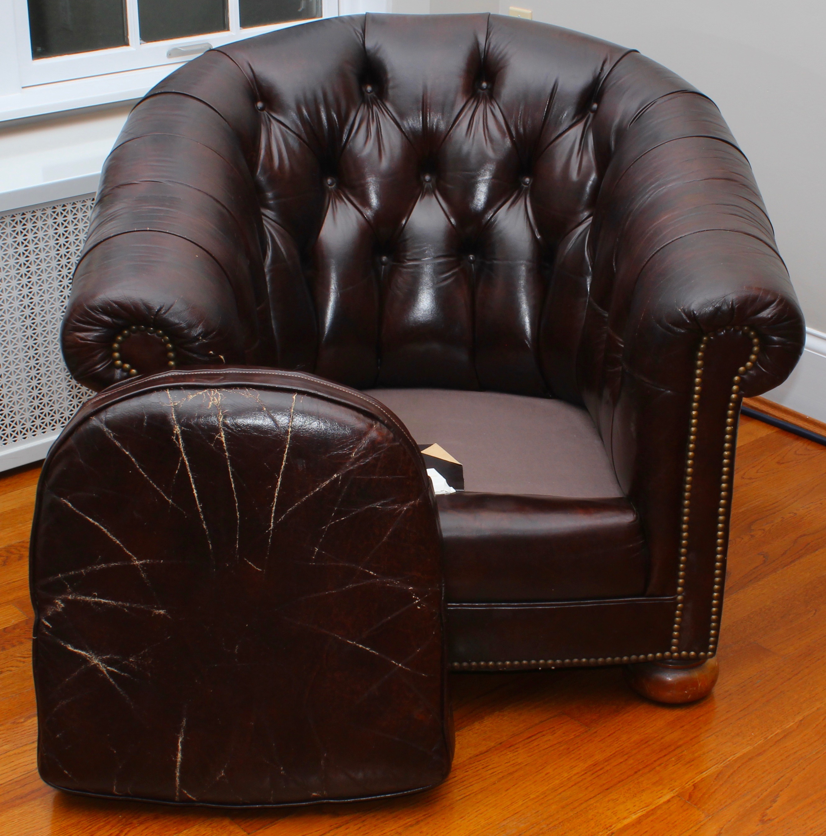 Pair of Chesterfield Brown Leather Armchairs, 20th Century