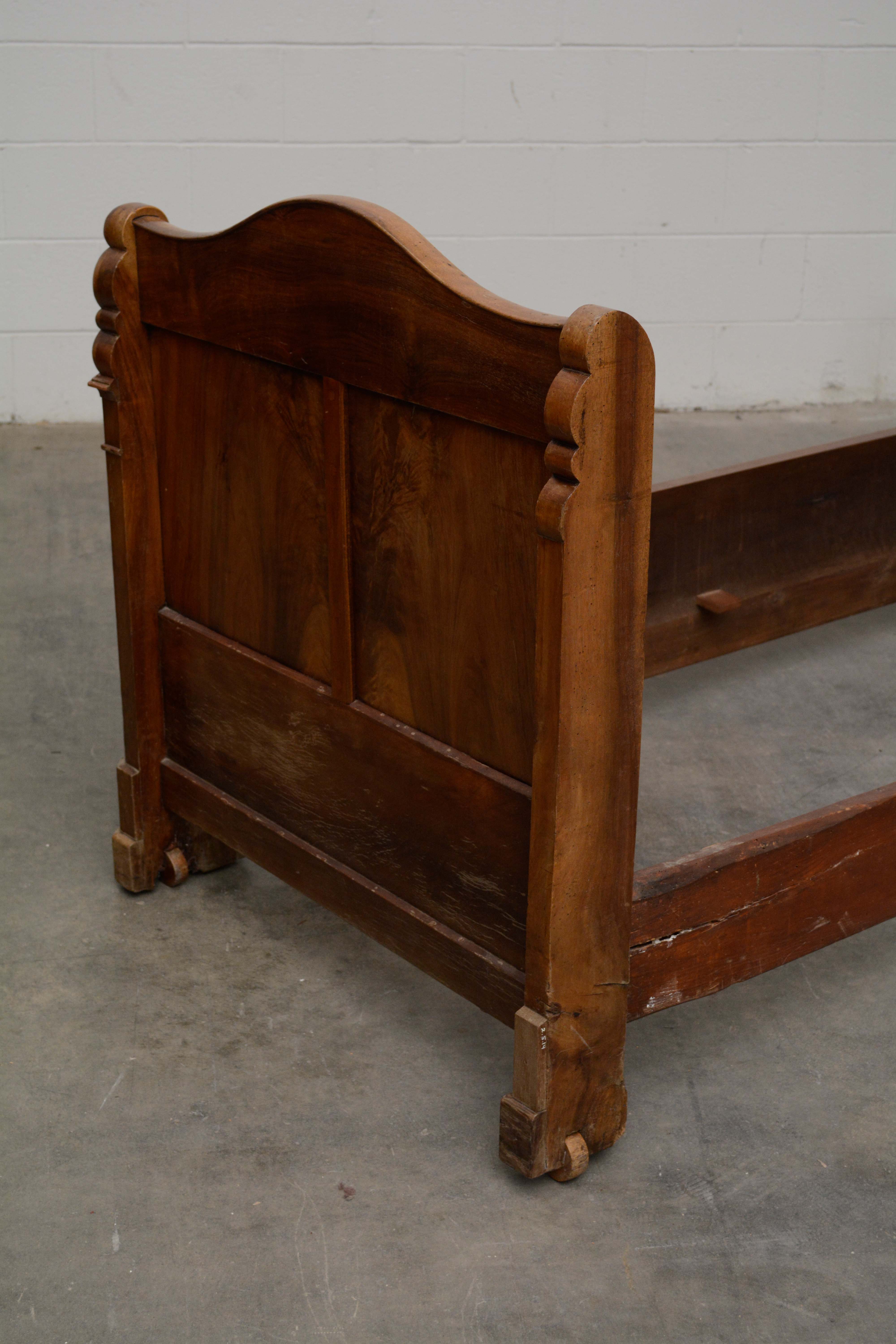 French Provincial Walnut Daybed Frame, Early/Mid 19th Century