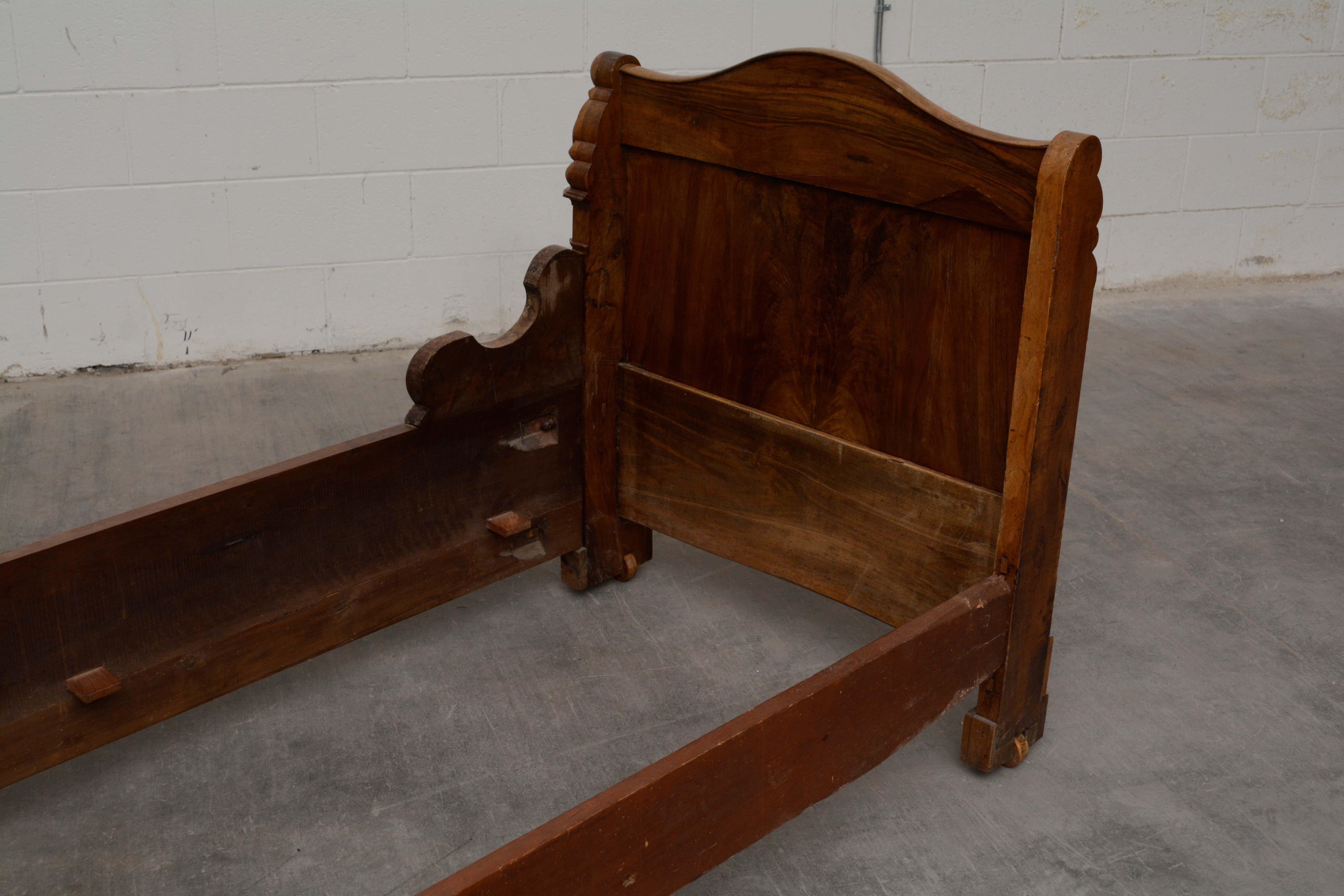 French Provincial Walnut Daybed Frame, Early/Mid 19th Century