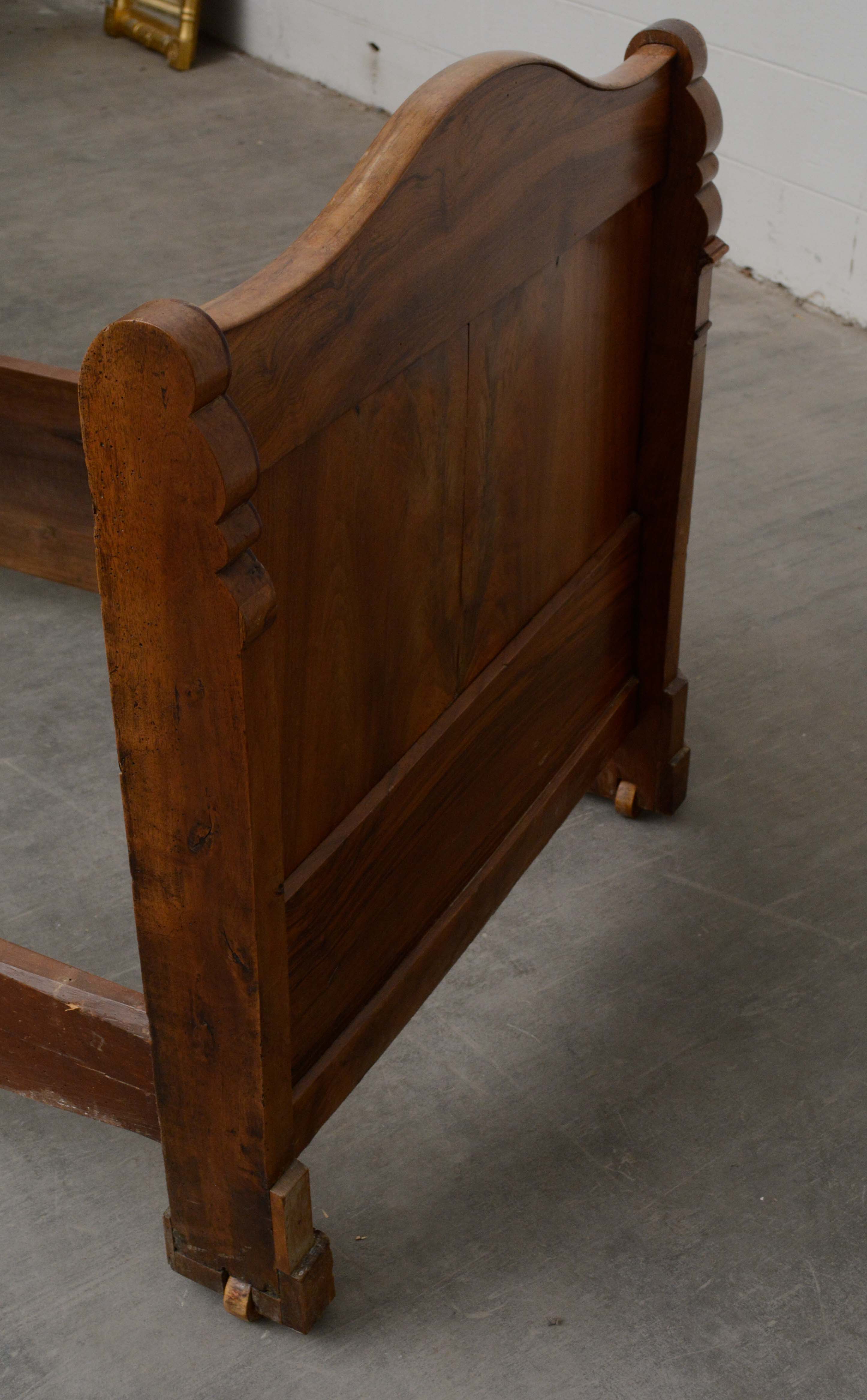 French Provincial Walnut Daybed Frame, Early/Mid 19th Century