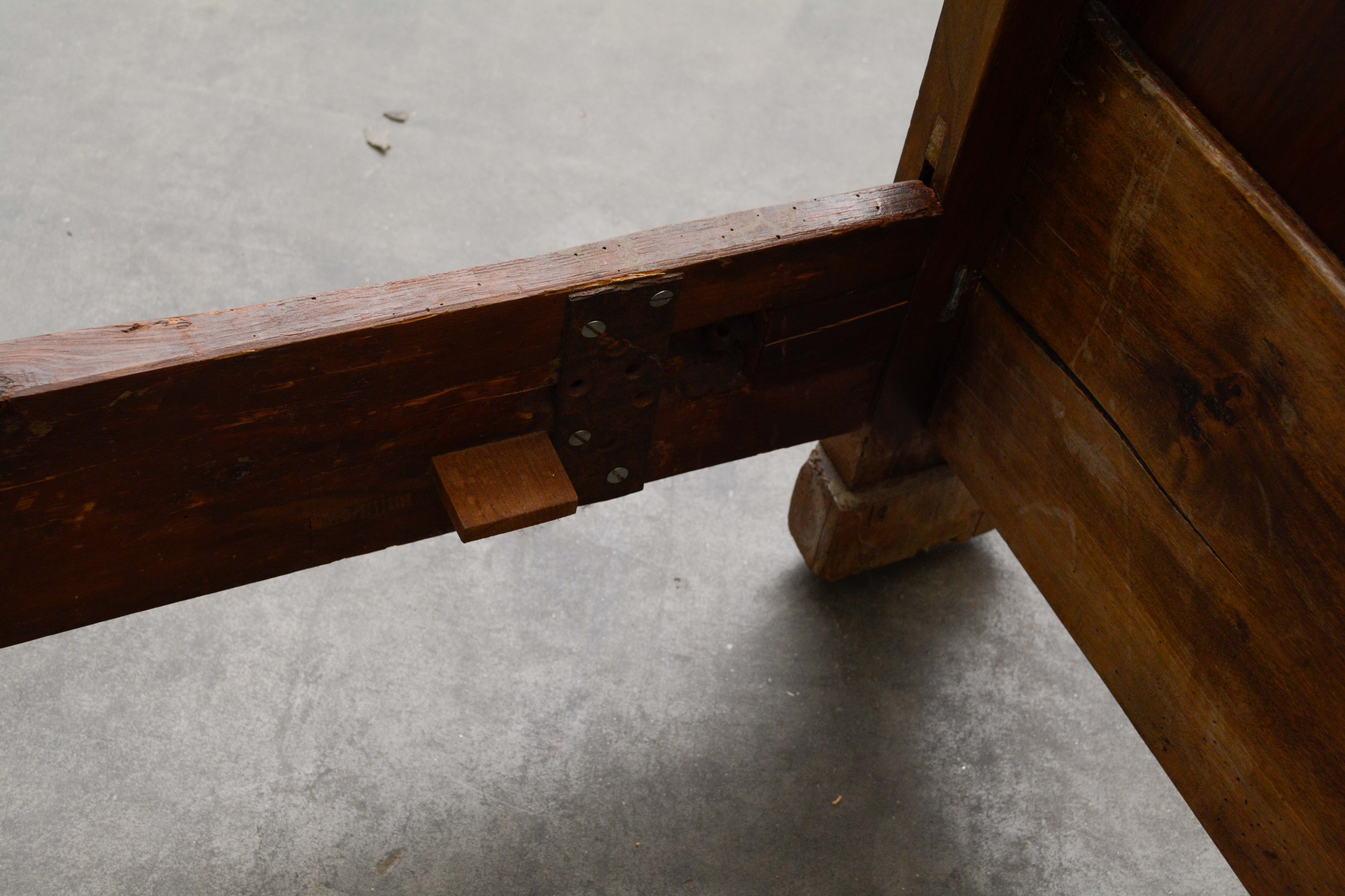 French Provincial Walnut Daybed Frame, Early/Mid 19th Century