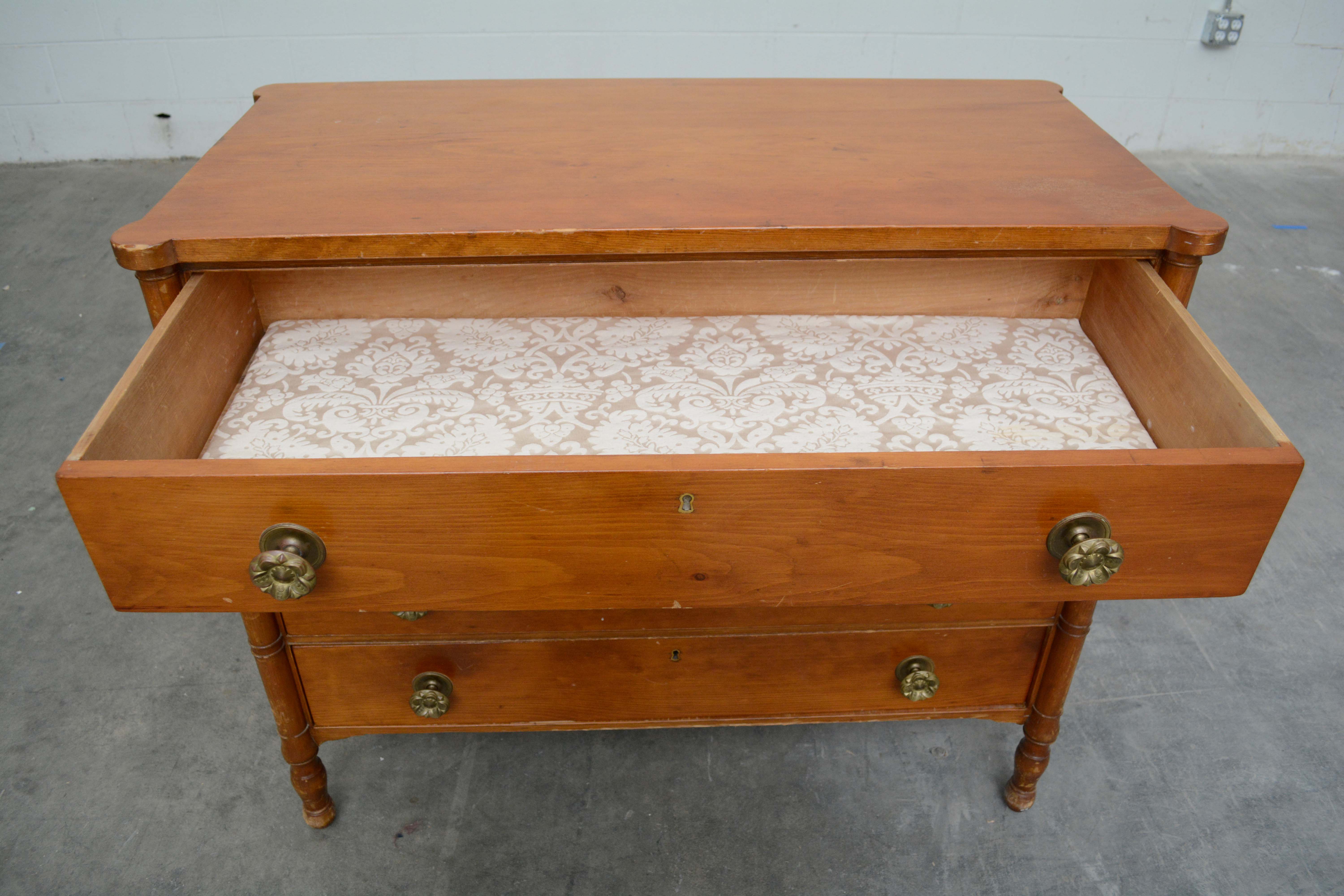 Federal Cherrywood Chest of Drawers, Early 19th Century