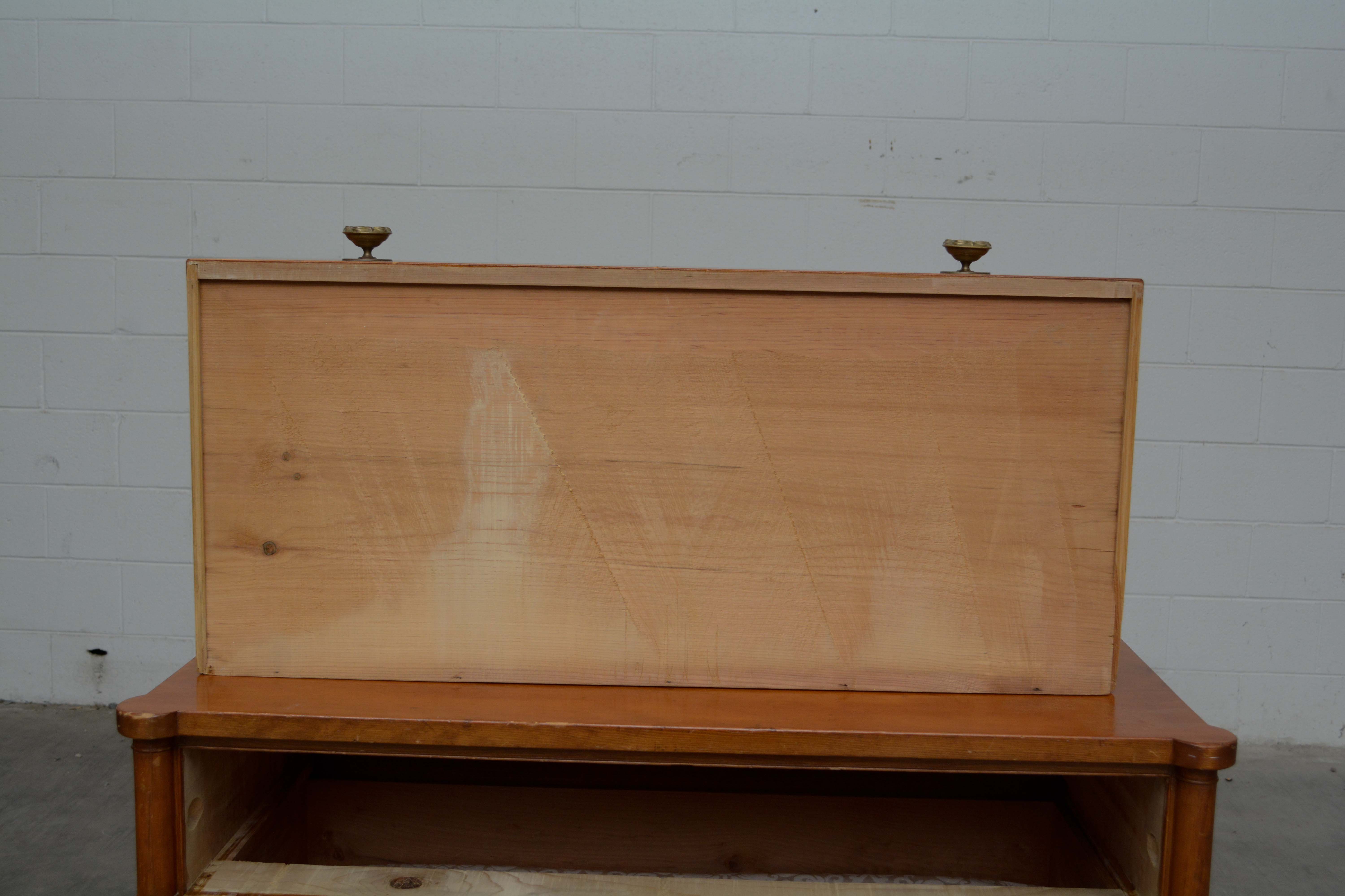 Federal Cherrywood Chest of Drawers, Early 19th Century