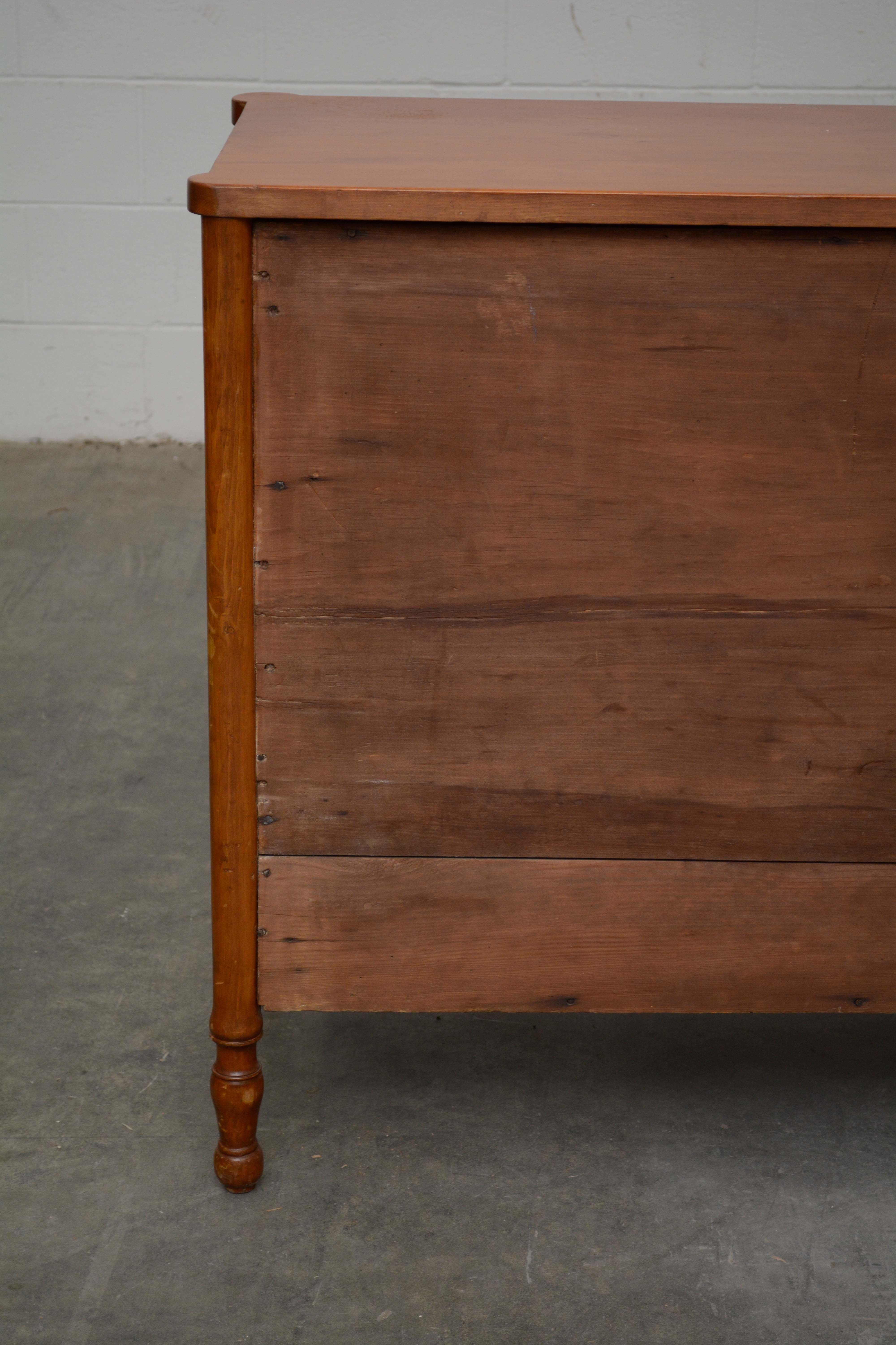 Federal Cherrywood Chest of Drawers, Early 19th Century