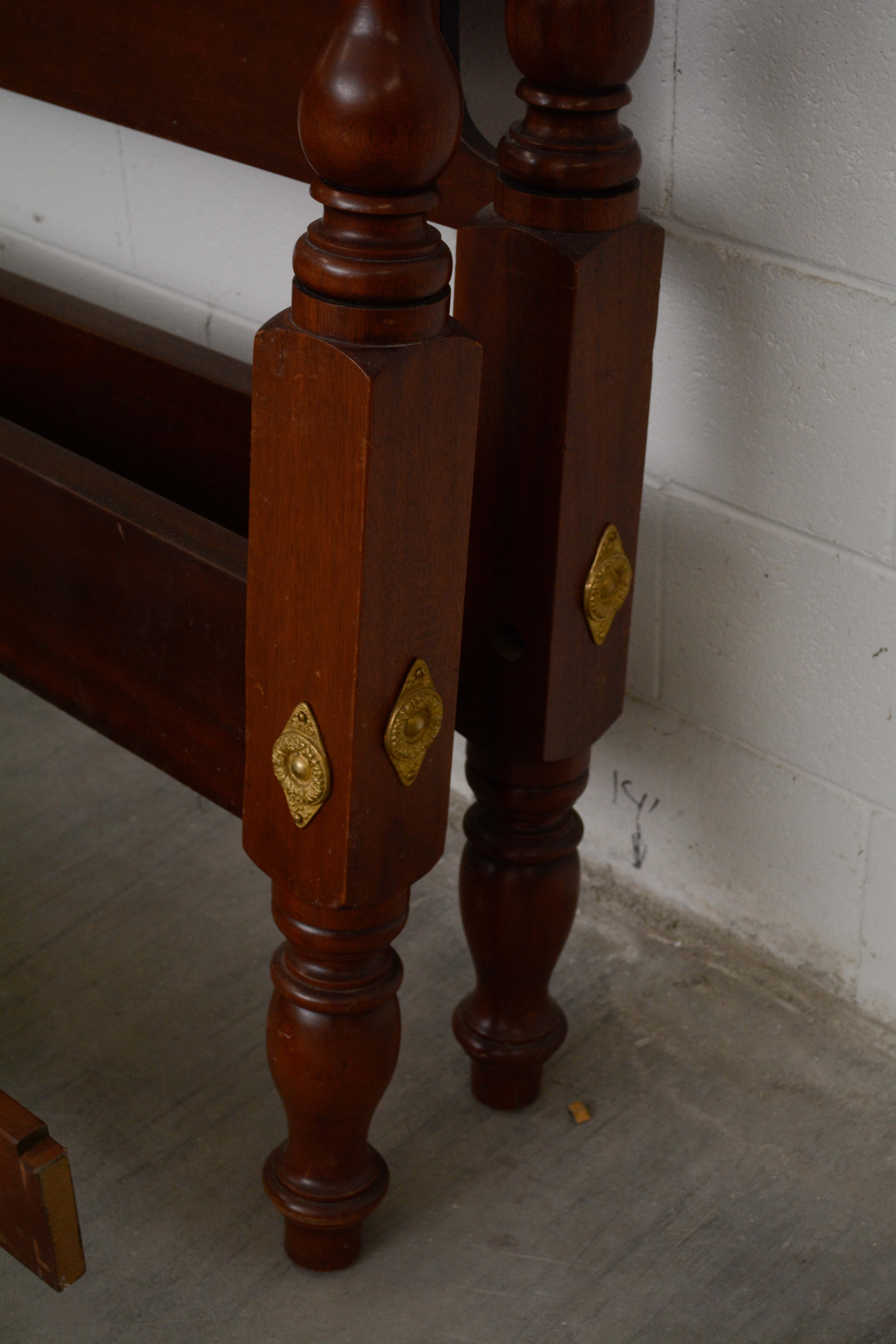 Federal Style Mahogany King Size Bed Frame, Mid-20th Century