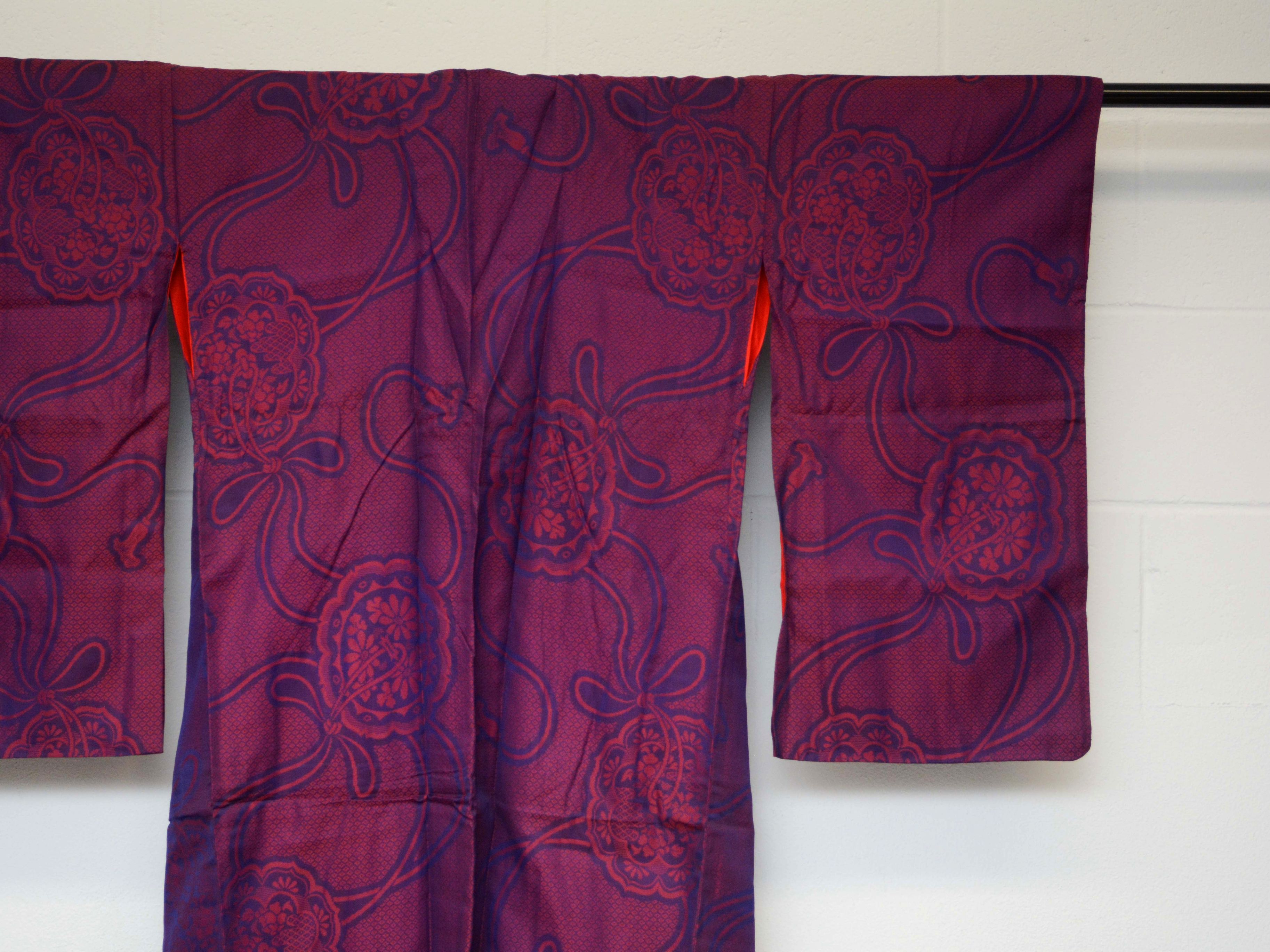 Circa 1920 Vintage Handwoven Omeshi Silk Damask Kofurisode Kimono