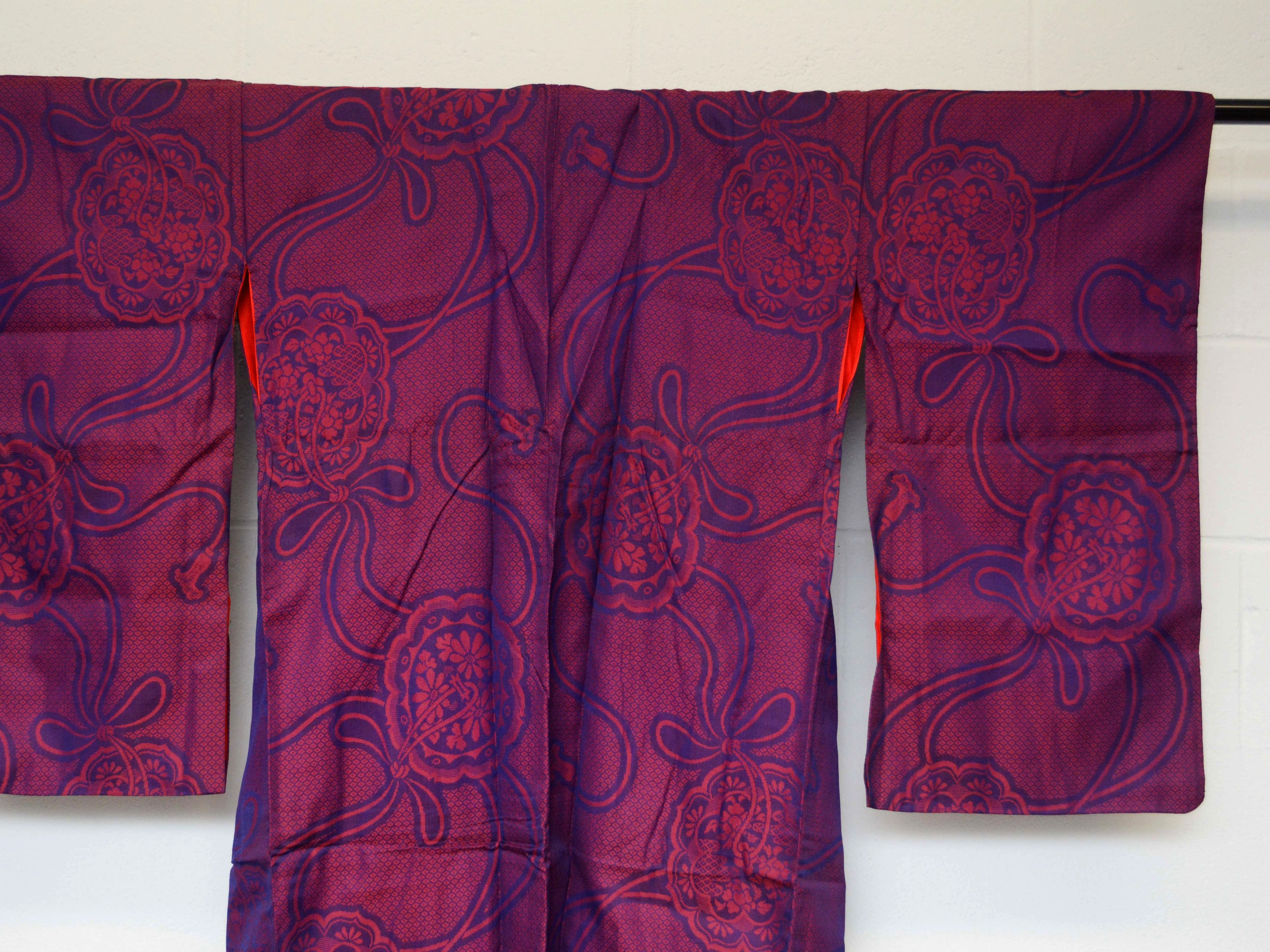 Circa 1920 Vintage Handwoven Omeshi Silk Damask Kofurisode Kimono