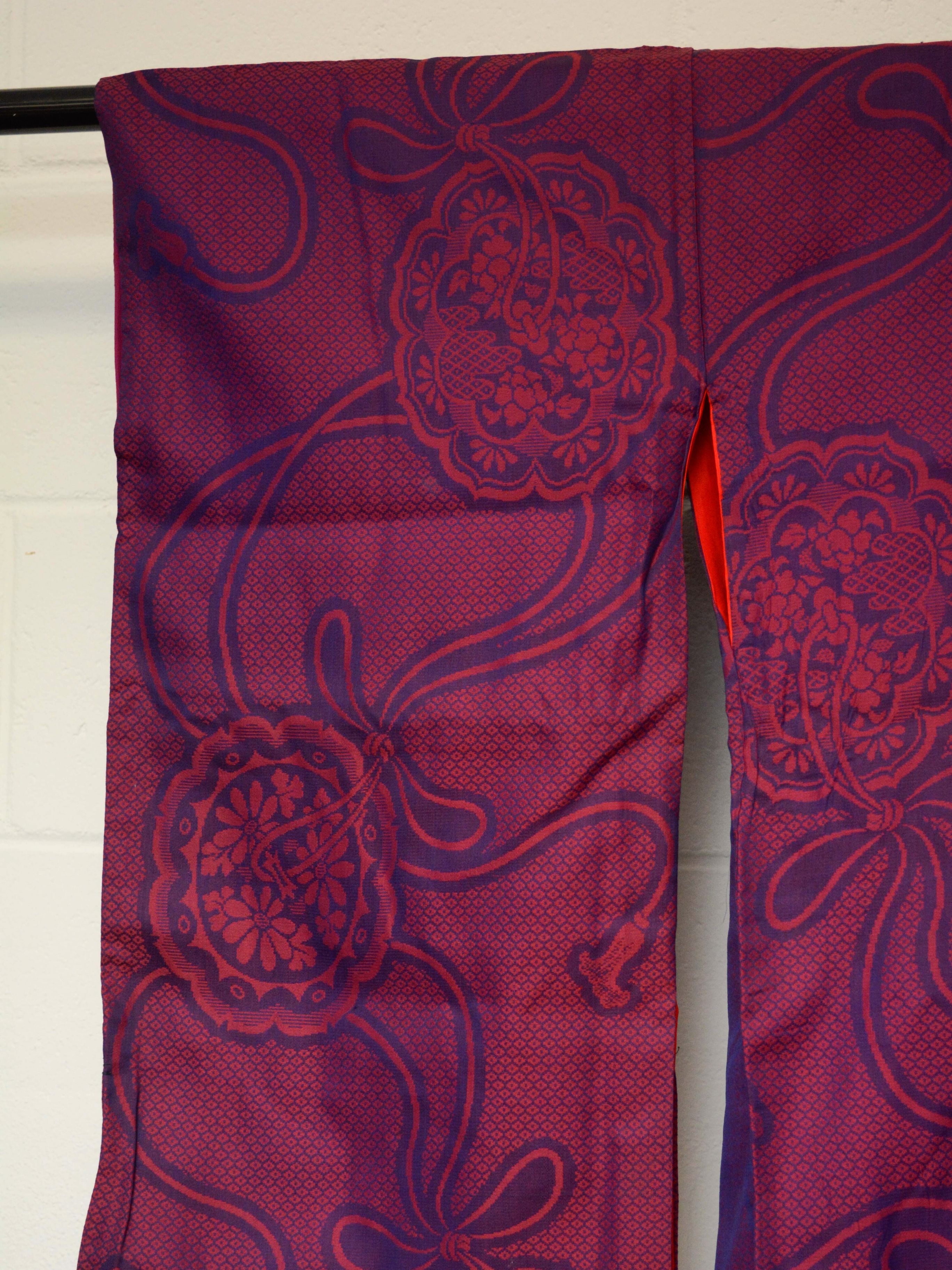 Circa 1920 Vintage Handwoven Omeshi Silk Damask Kofurisode Kimono