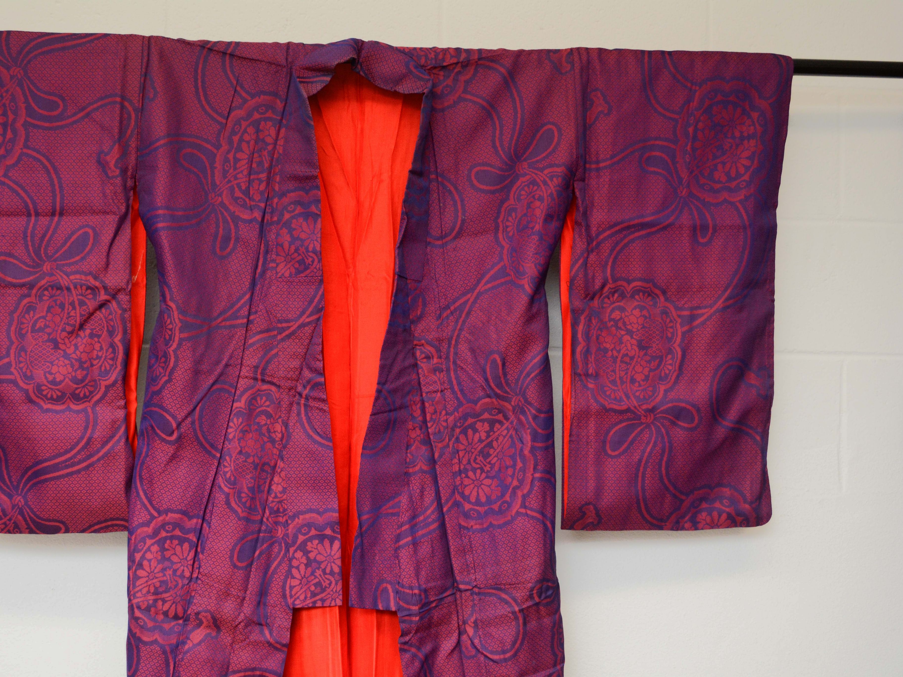 Circa 1920 Vintage Handwoven Omeshi Silk Damask Kofurisode Kimono