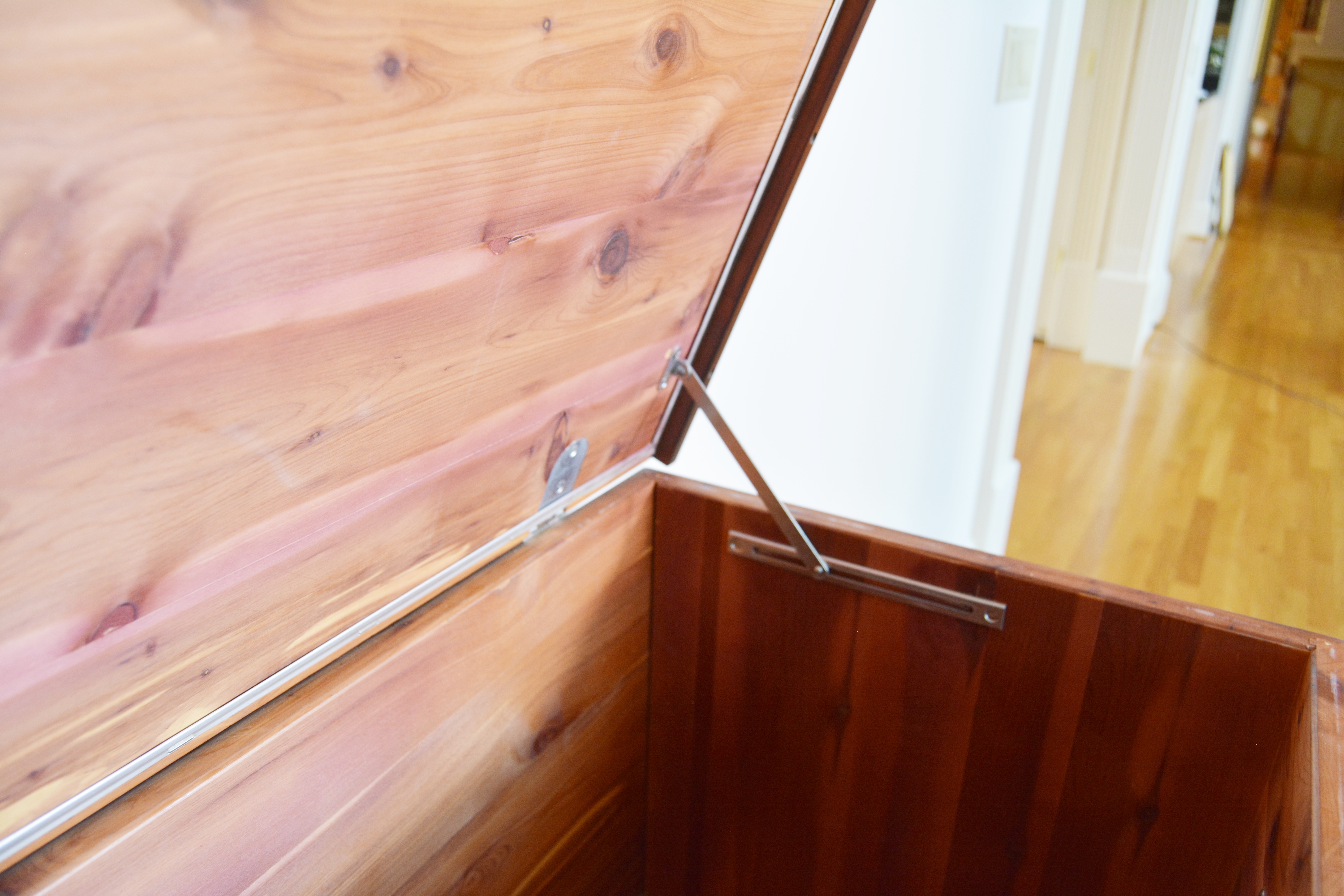 Queen Anne Style Cedar Blanket Chest by Lane Furniture, 21st Century