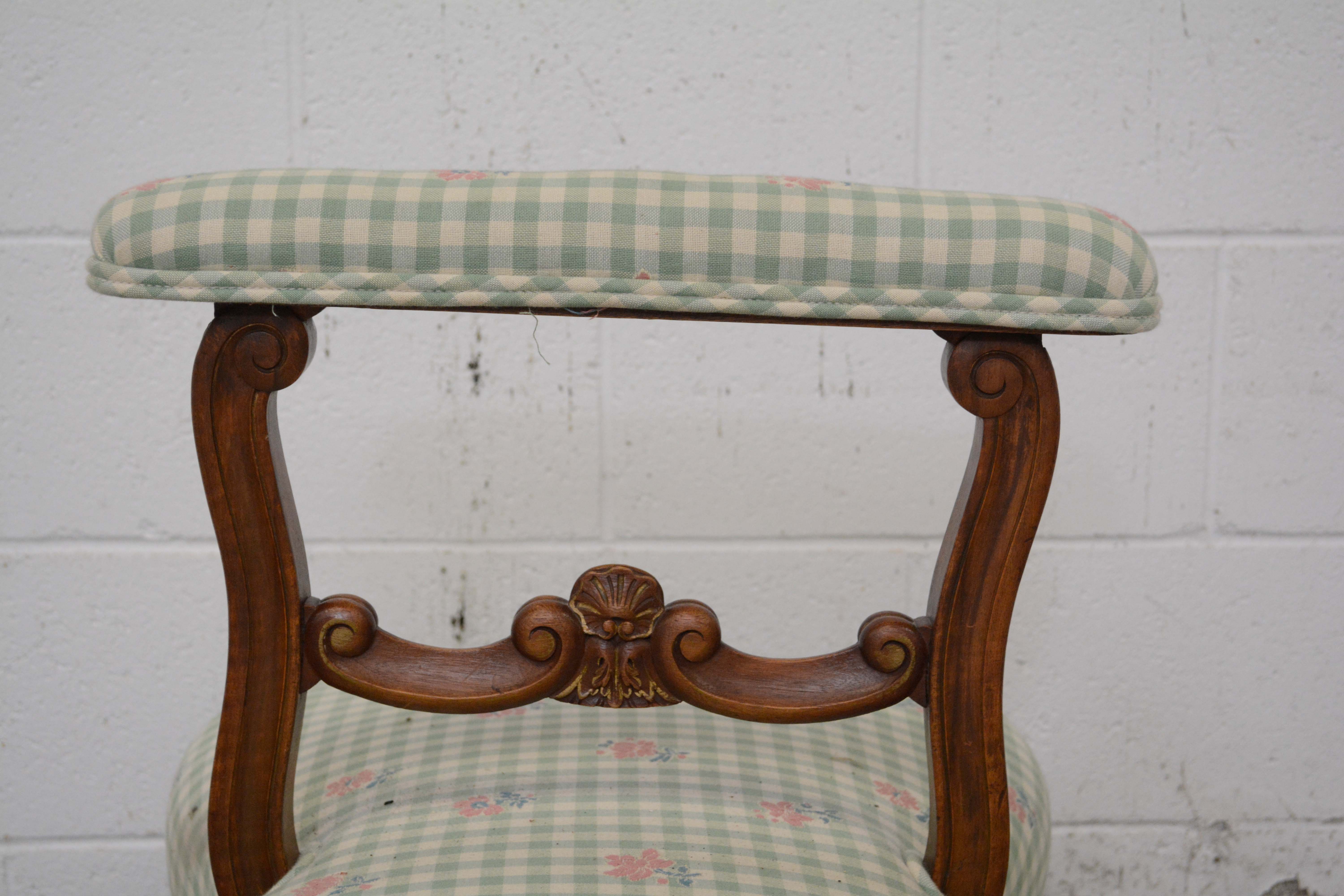 French Provincial Style Beechwood Chaise L'Amour, 20th Century