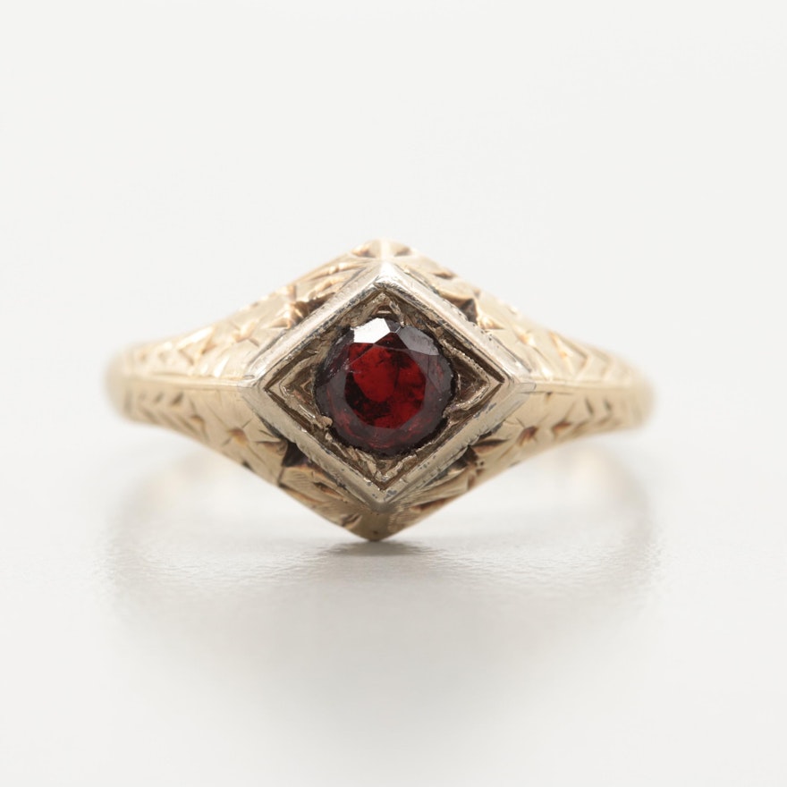 Late Victorian 14K Yellow Gold Garnet Ring