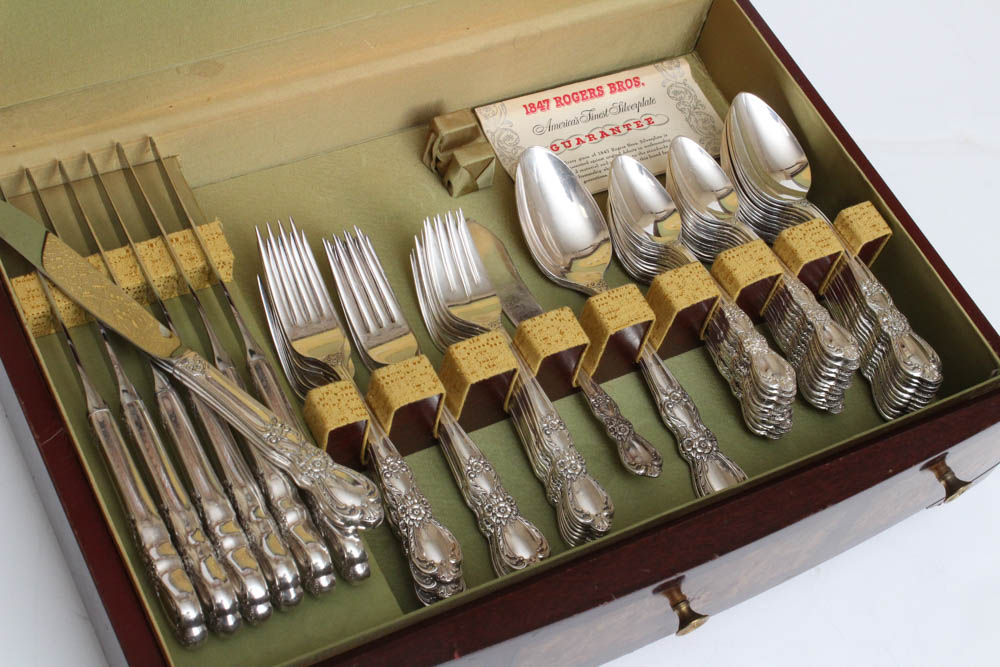 1847 Rogers Bros "Heritage" Silver Plate Flatware Set