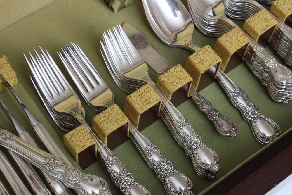 1847 Rogers Bros "Heritage" Silver Plate Flatware Set