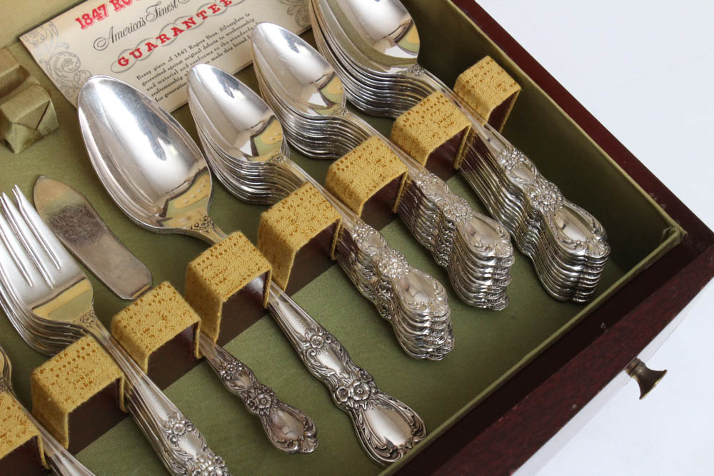 1847 Rogers Bros "Heritage" Silver Plate Flatware Set