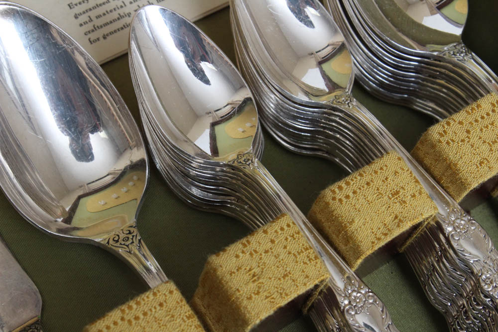 1847 Rogers Bros "Heritage" Silver Plate Flatware Set