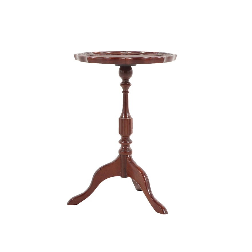 Federal Style Mahogany and Leather Tea Table by The Bombay Company, 21st Century