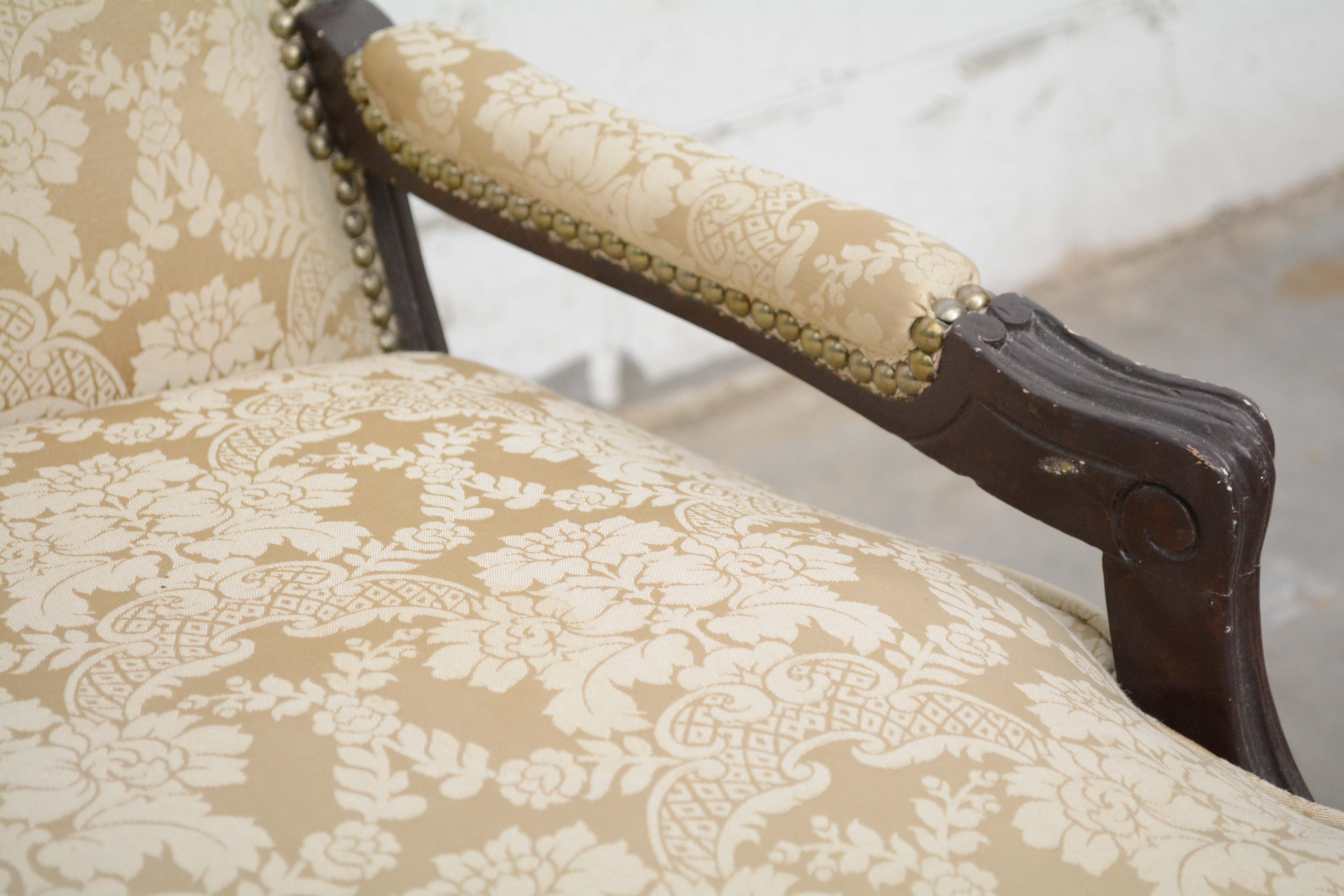 Pair of Louis XV Style Brown-Painted Marquis with Ottomans, Early 20th Century