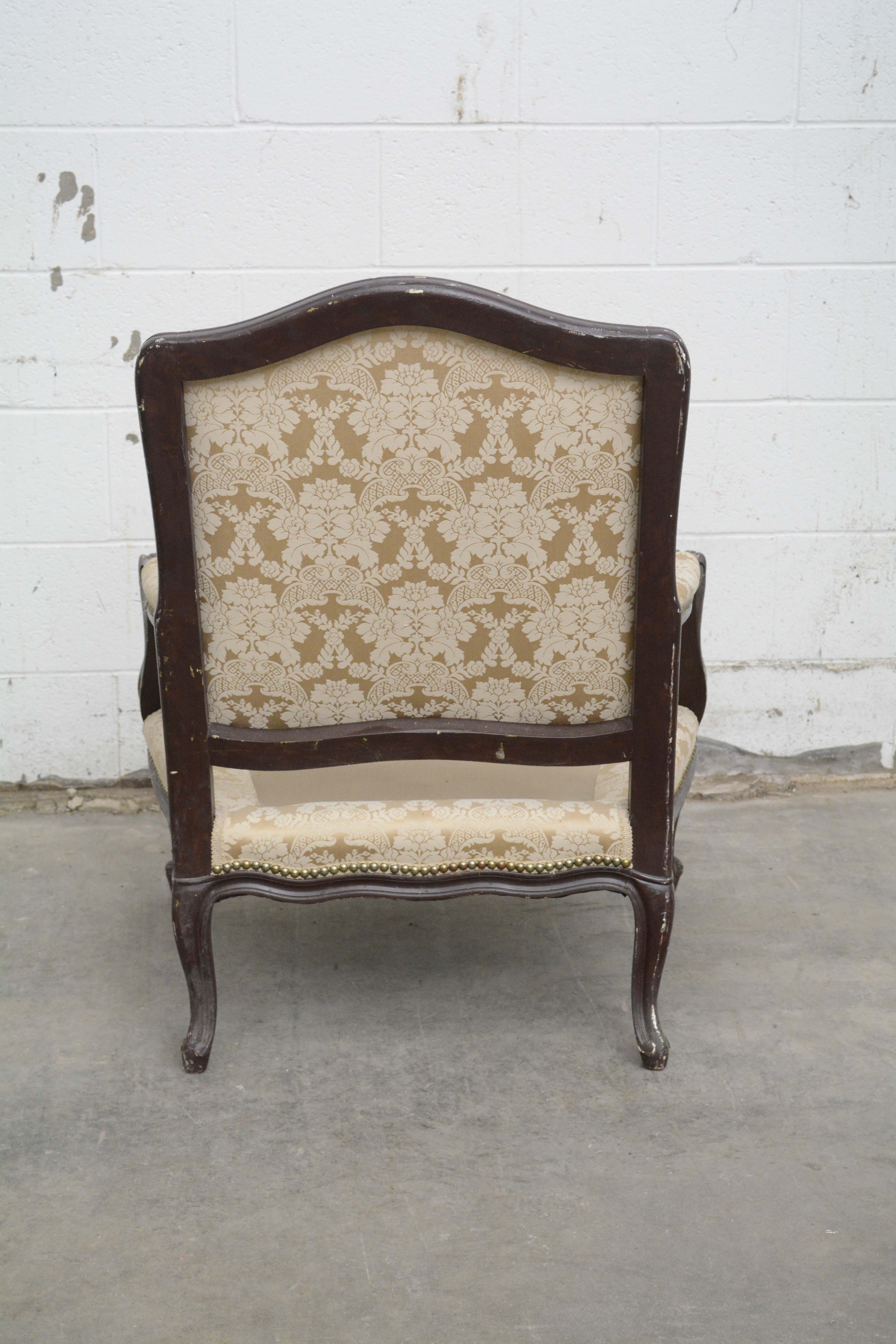Pair of Louis XV Style Brown-Painted Marquis with Ottomans, Early 20th Century