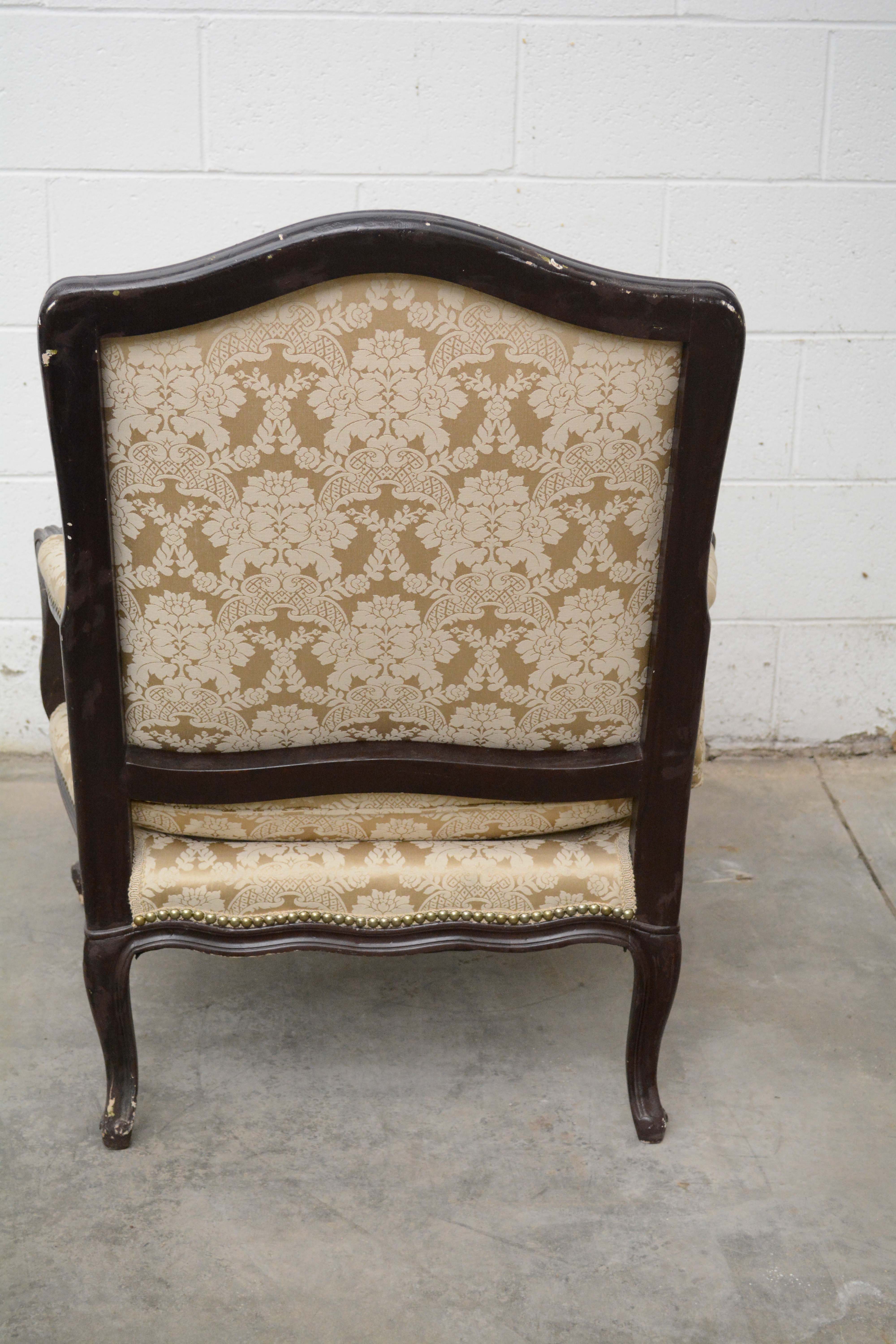 Pair of Louis XV Style Brown-Painted Marquis with Ottomans, Early 20th Century