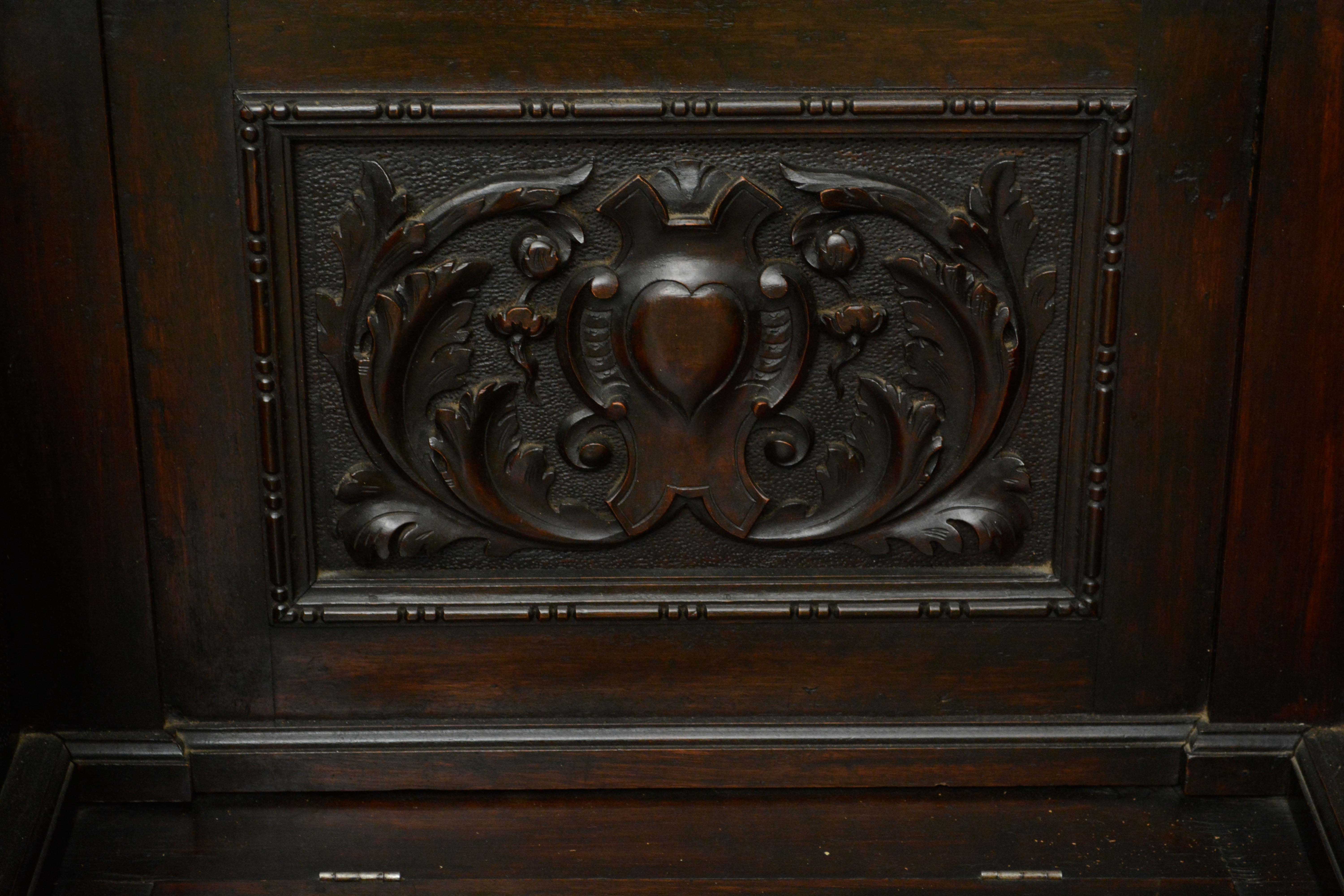 Victorian Renaissance Revival Walnut Hall Bench, Late 19th Century