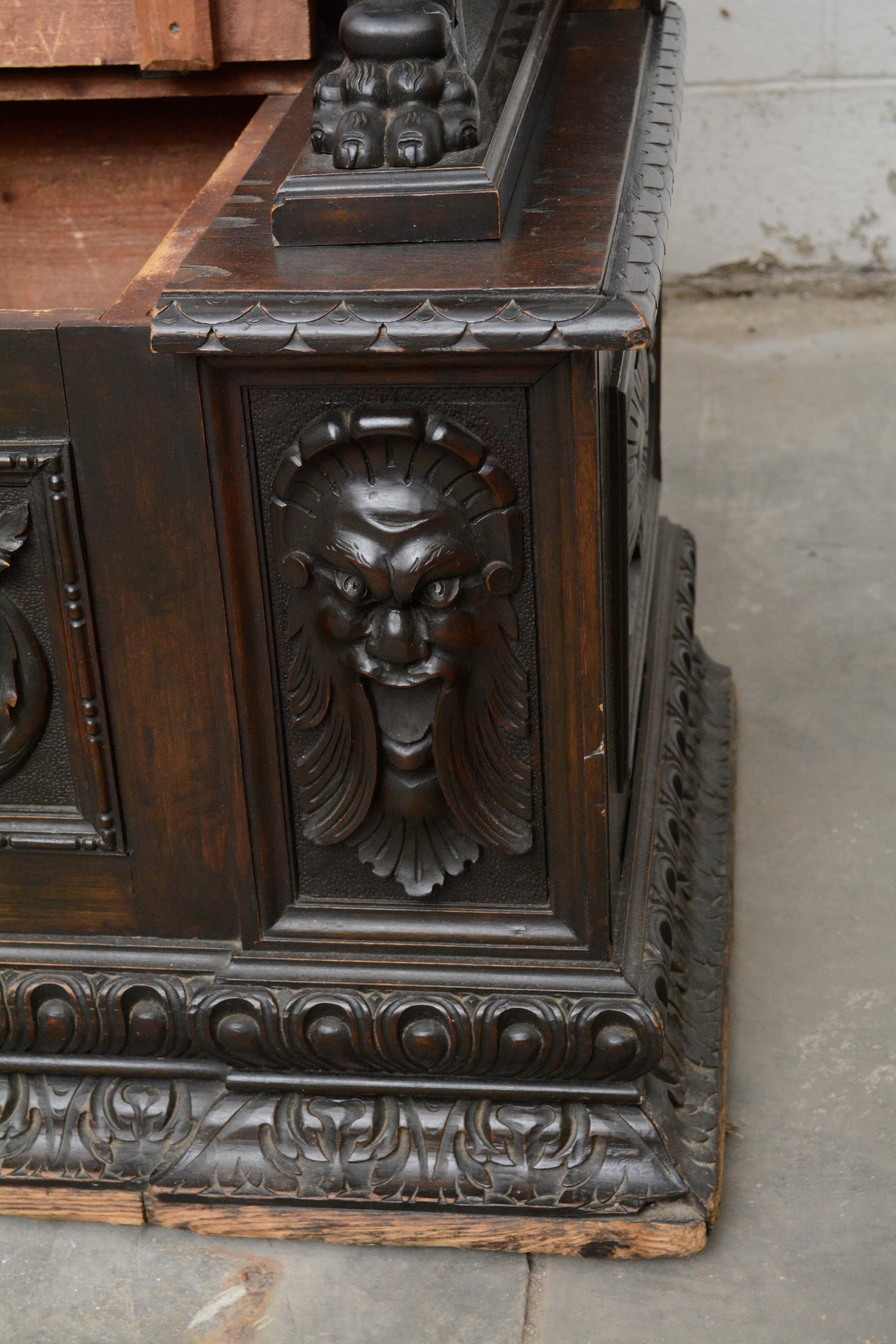 Victorian Renaissance Revival Walnut Hall Bench, Late 19th Century