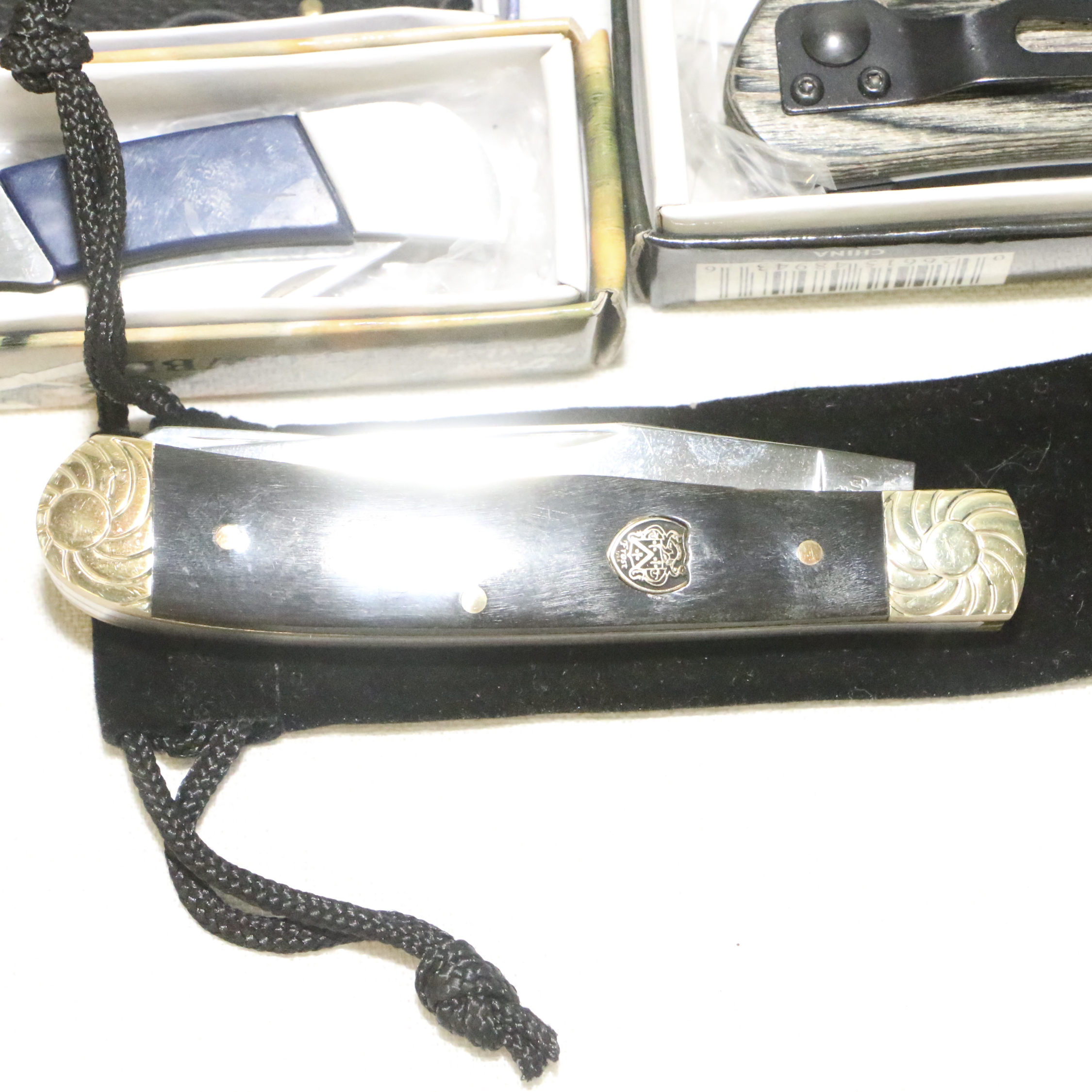 Folding Knives, including Frost Cutlery and SOG