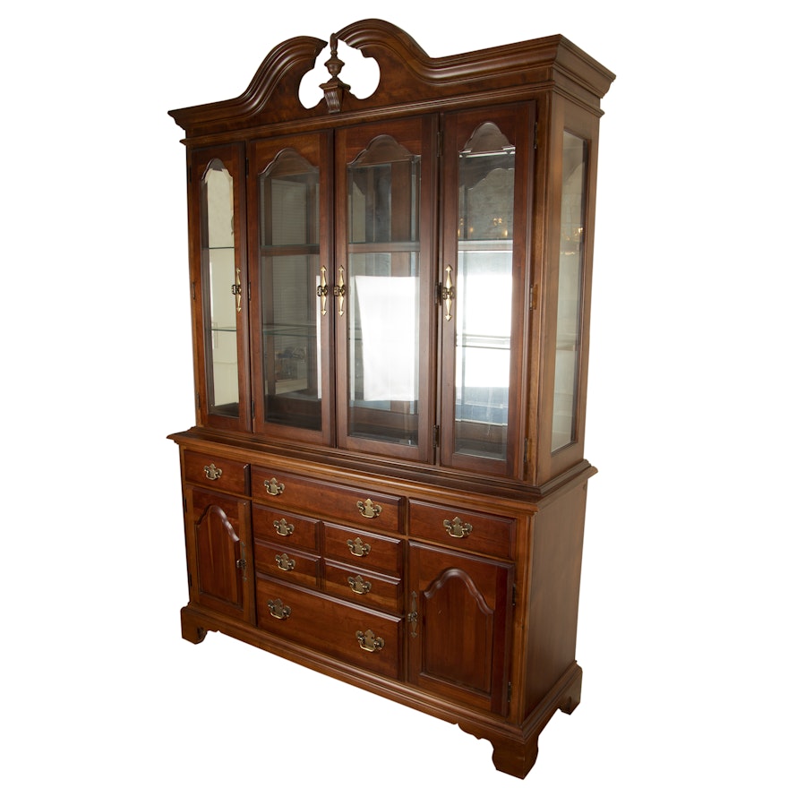 Federal Style Cherry Finish China Cabinet American Drew, Late 20th Century