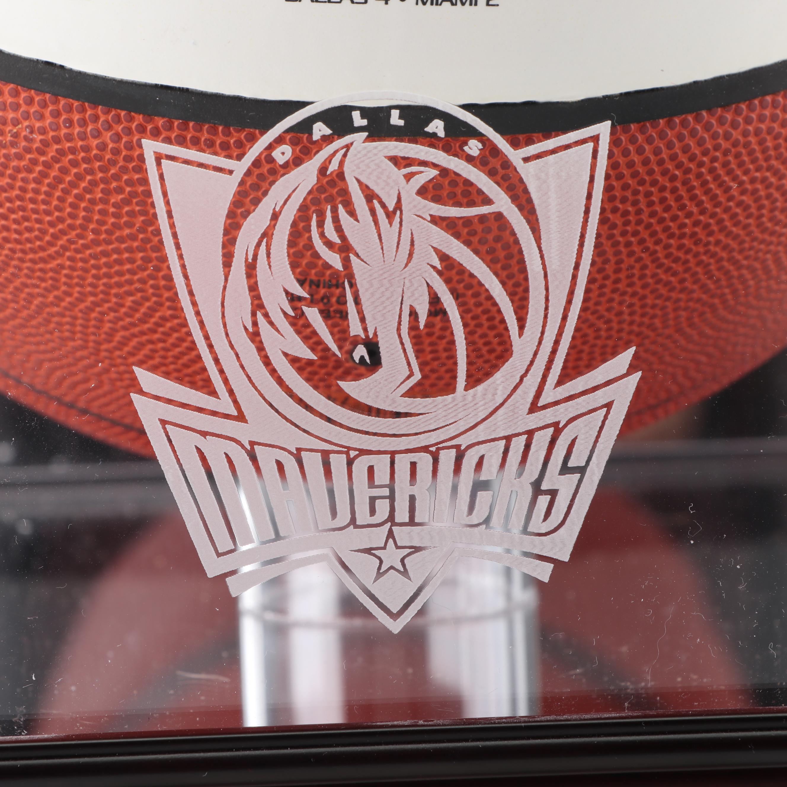 Dallas Mavericks 2011 NBA Championship Commemorative Basketball in Case