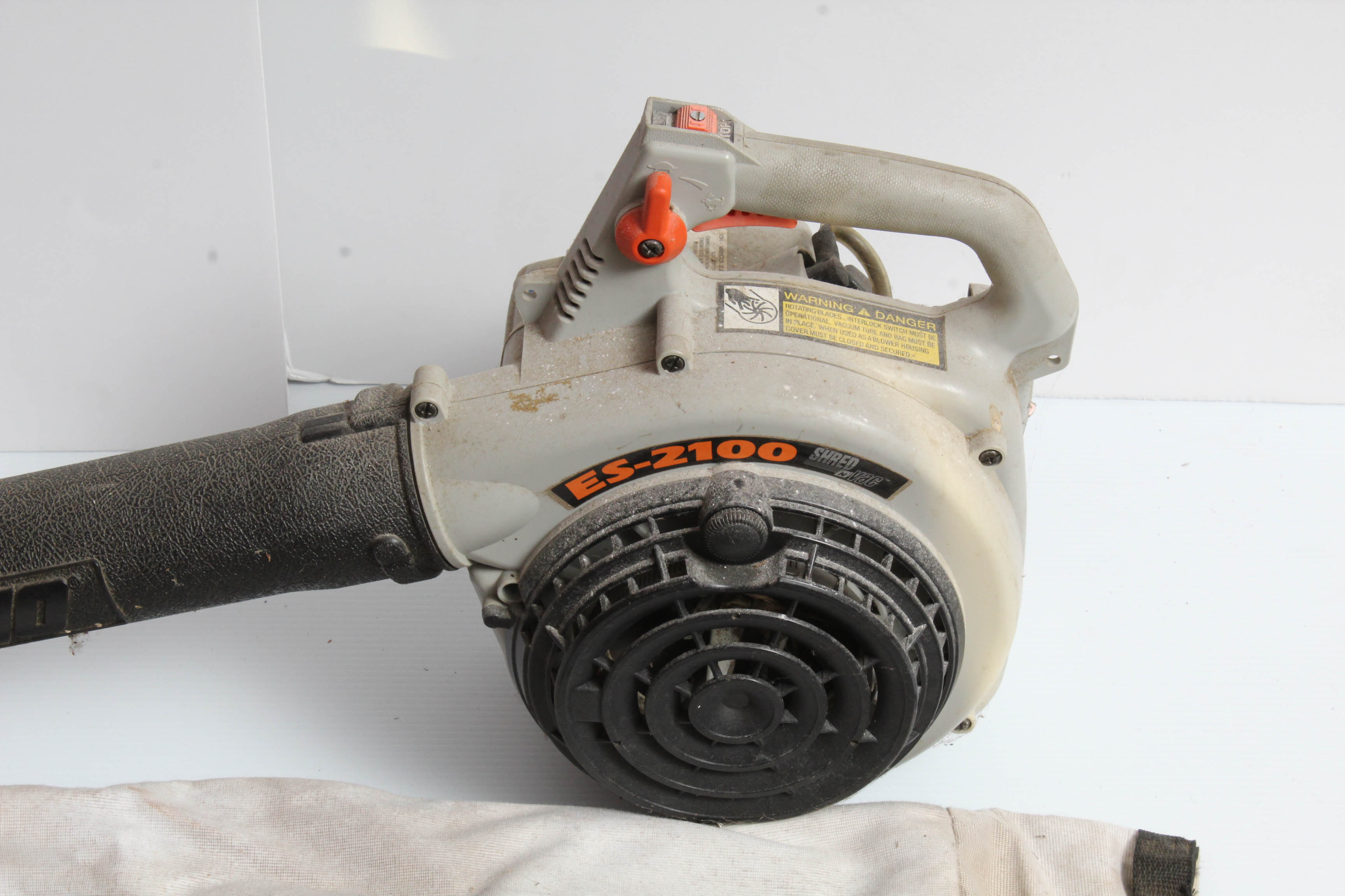 Echo ES-2100 Shred 'n' Vac with Attachments