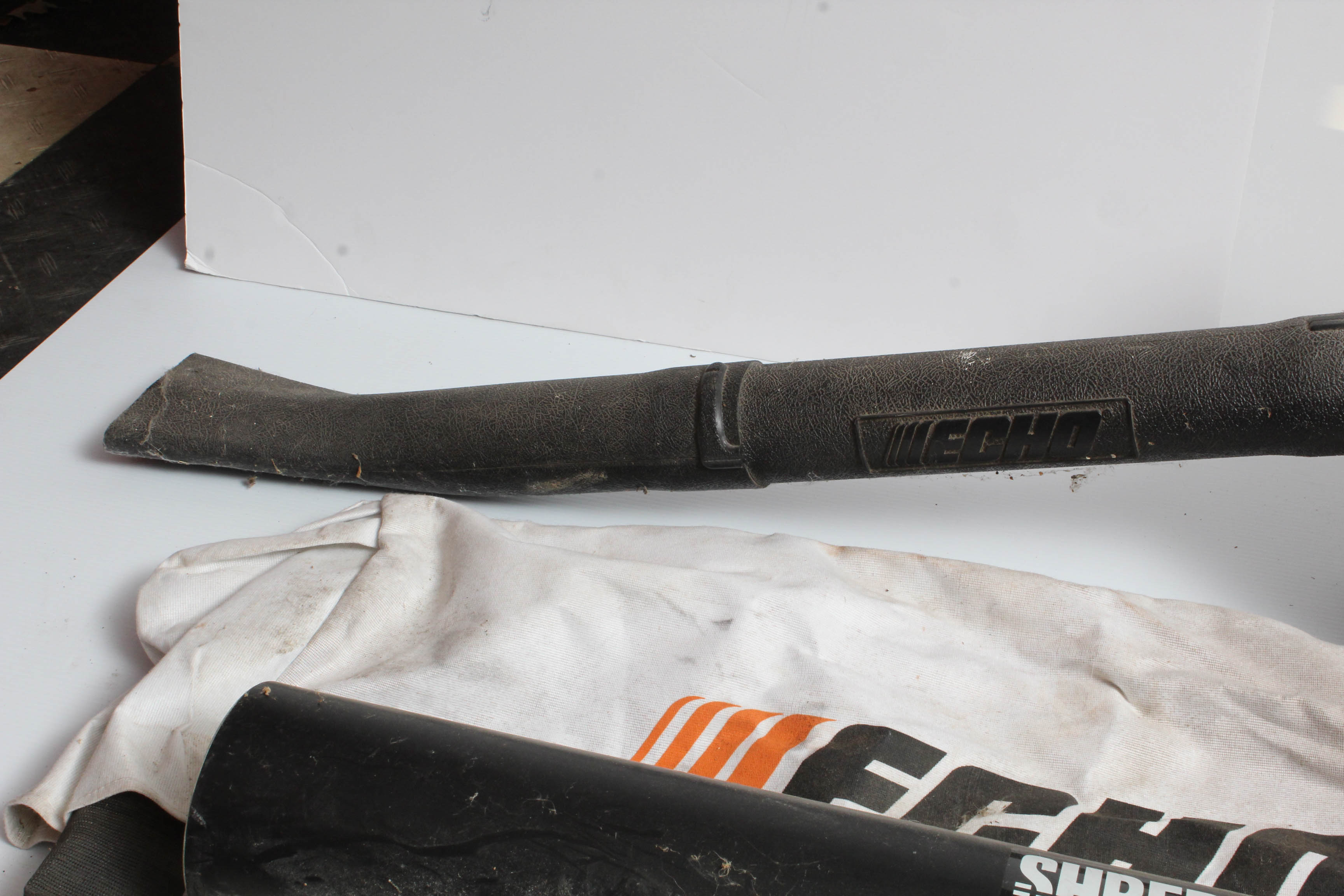 Echo ES-2100 Shred 'n' Vac with Attachments