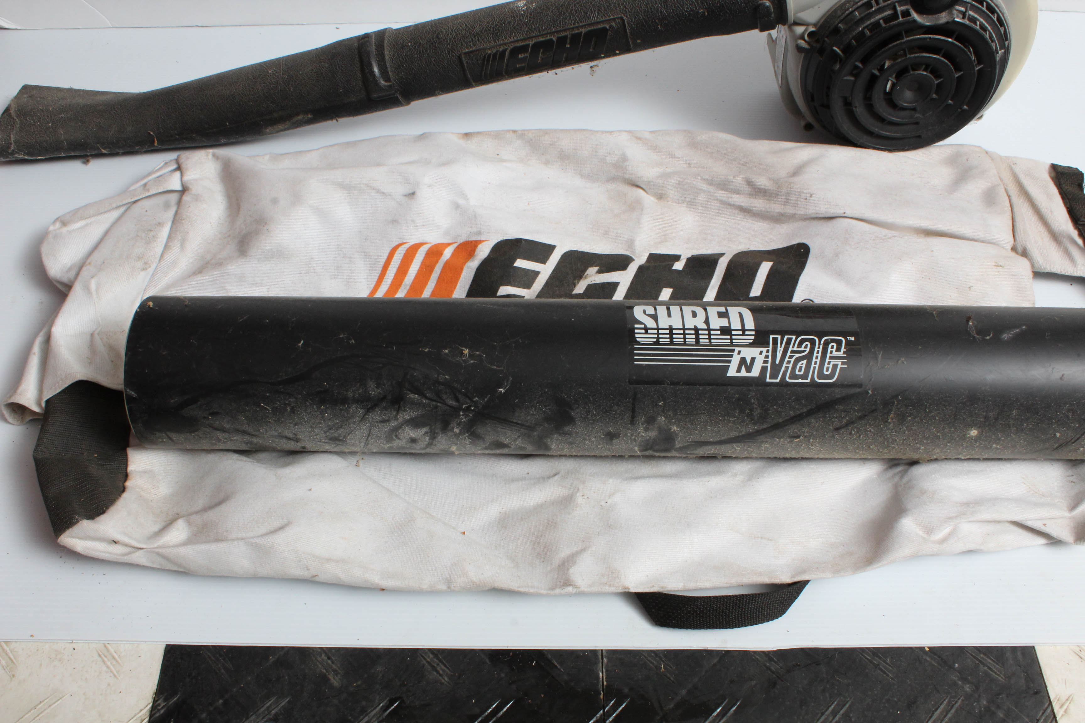 Echo ES-2100 Shred 'n' Vac with Attachments