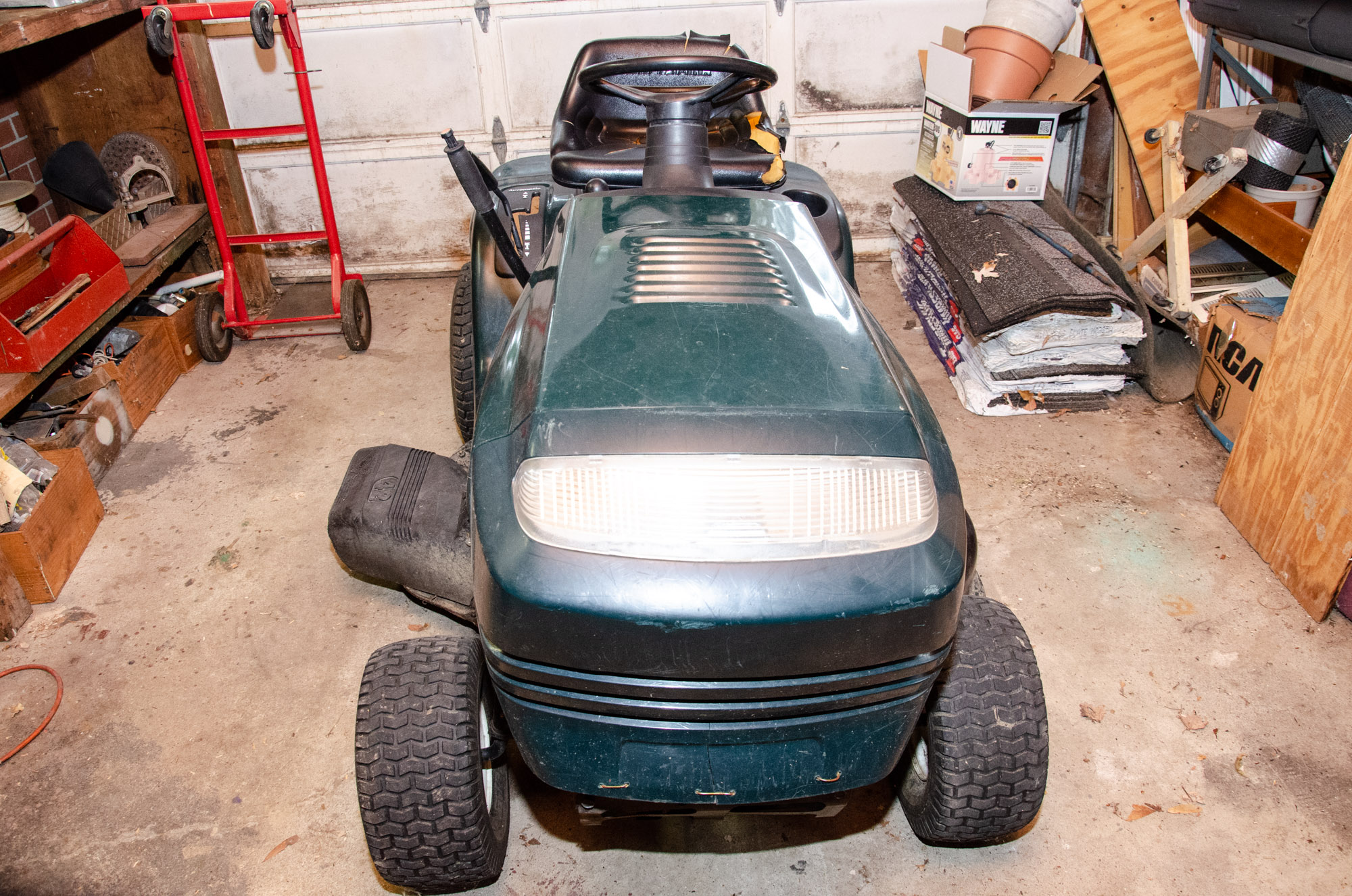 Craftsman LT1000 Riding Lawnmower with 17HP OHV Briggs & Stratton Engine