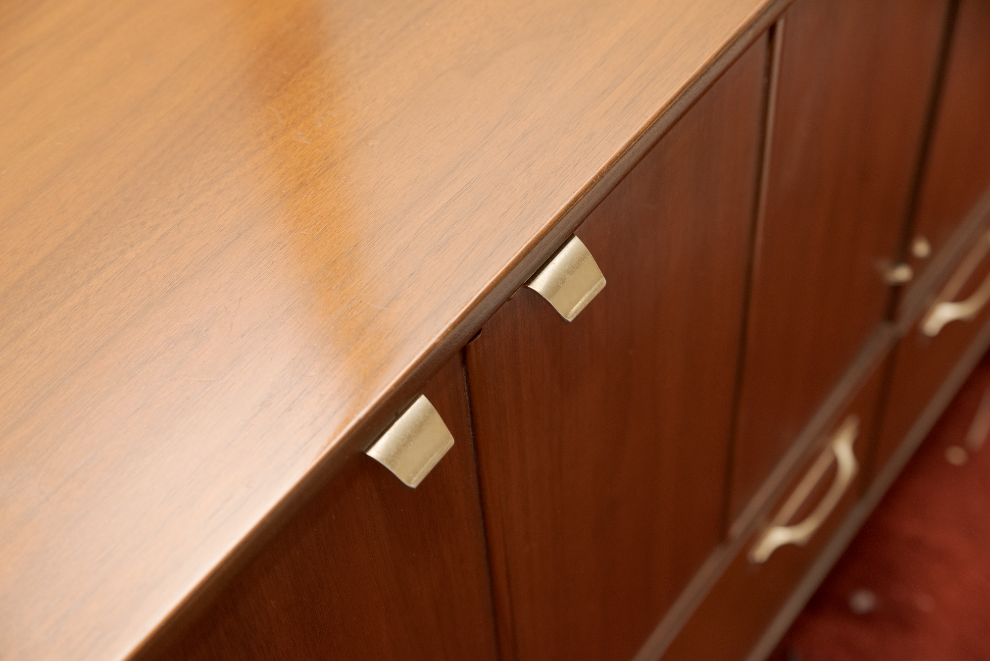 Mid Century Modern Walnut Dresser by Red Lion Table Company, Mid-20th Century