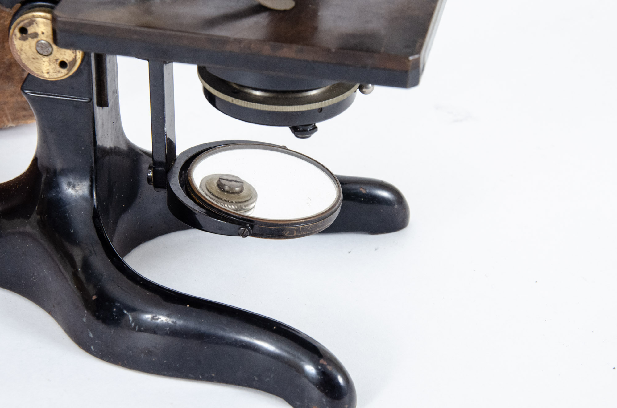 1922 Ernst Leitz Wetzlar Brass Microscope with Original Case and Accessories