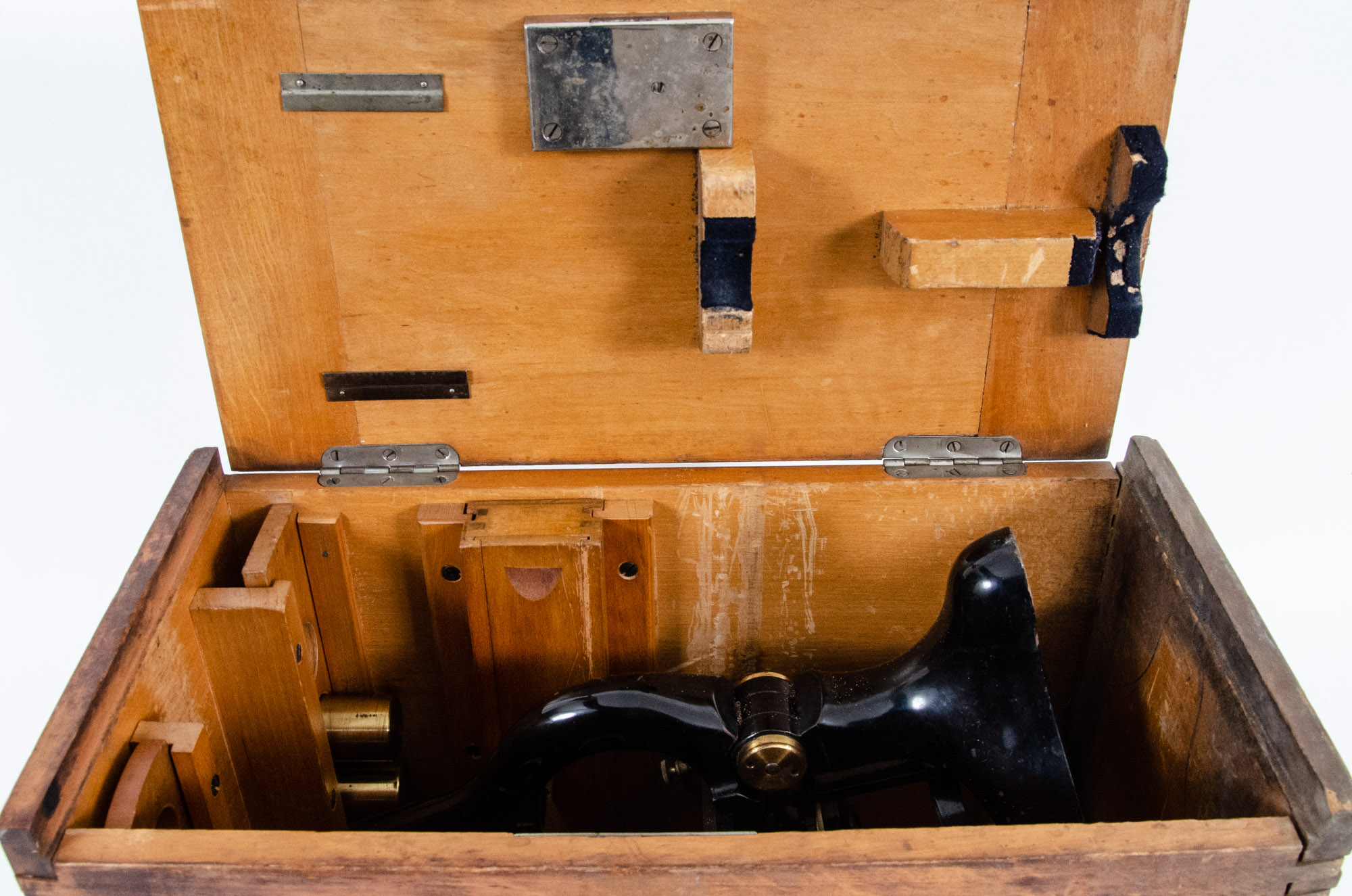 1922 Ernst Leitz Wetzlar Brass Microscope with Original Case and Accessories