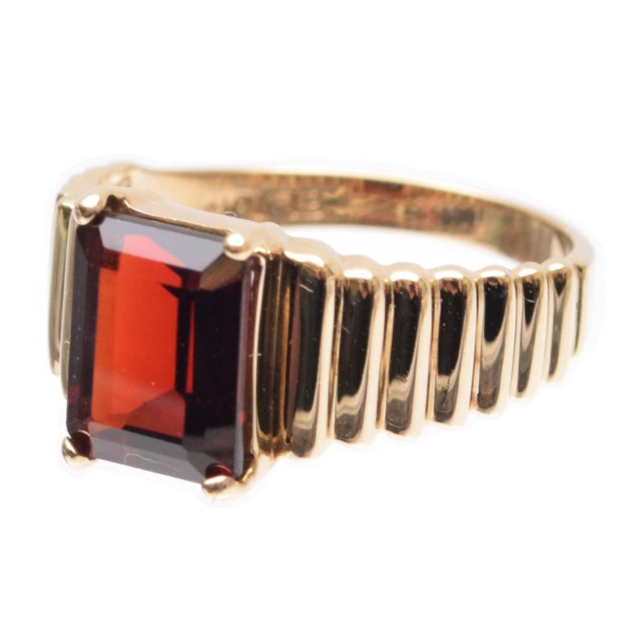 10K Yellow Gold 2.50 CT Garnet Ring