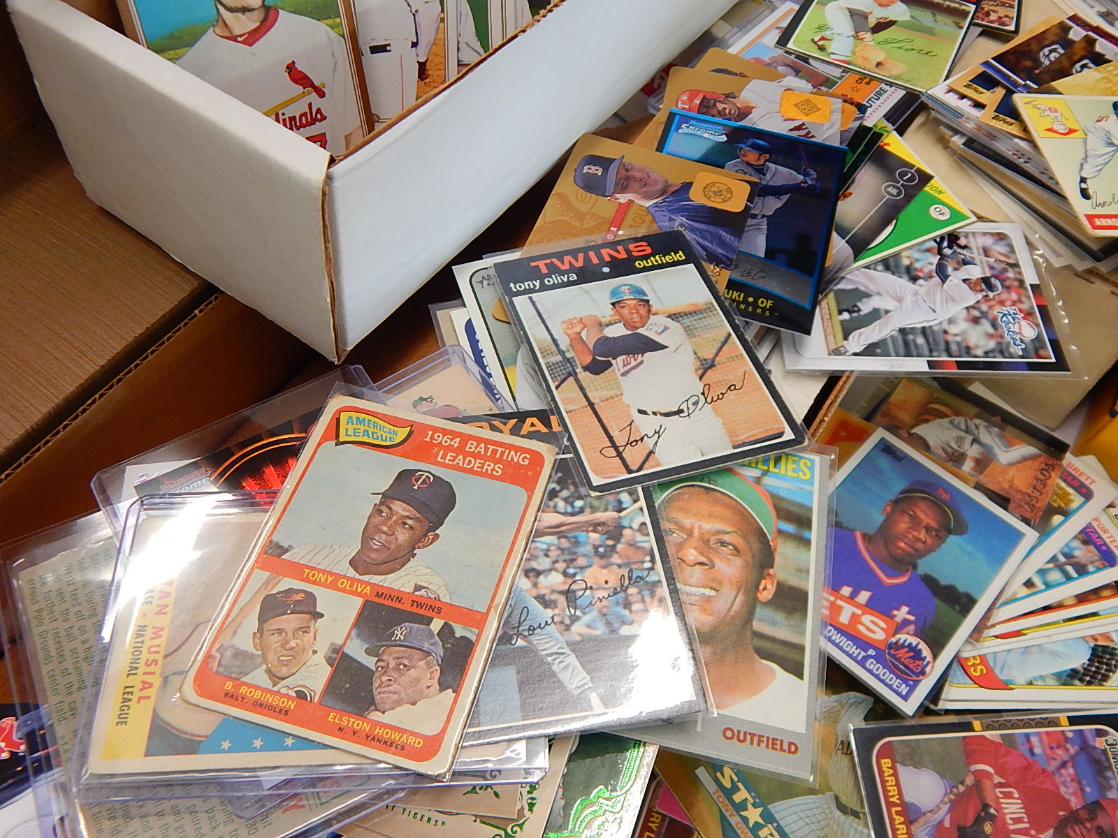 Large Baseball Card Collection with Full and Partial Sets