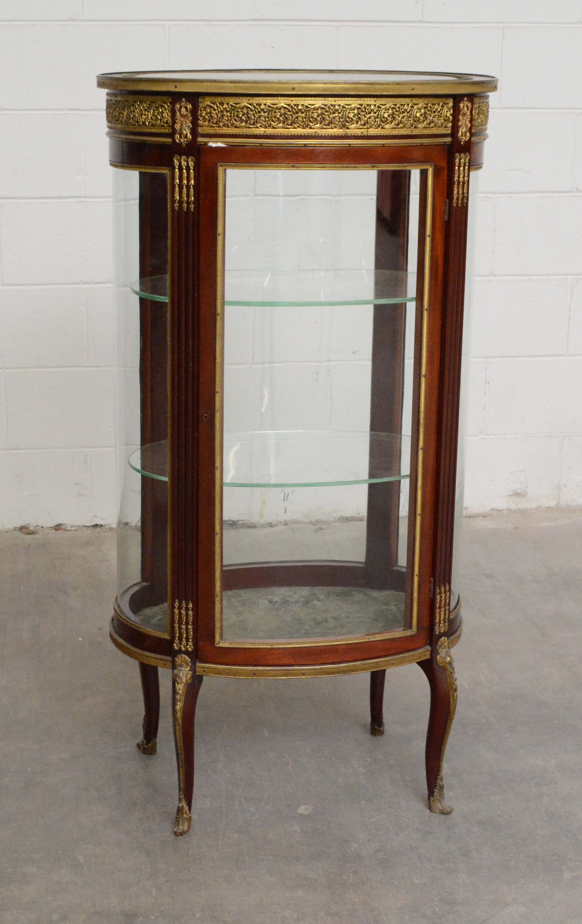 Louis XV Style Mahogany and Glass Curio Cabinet, 20th Century