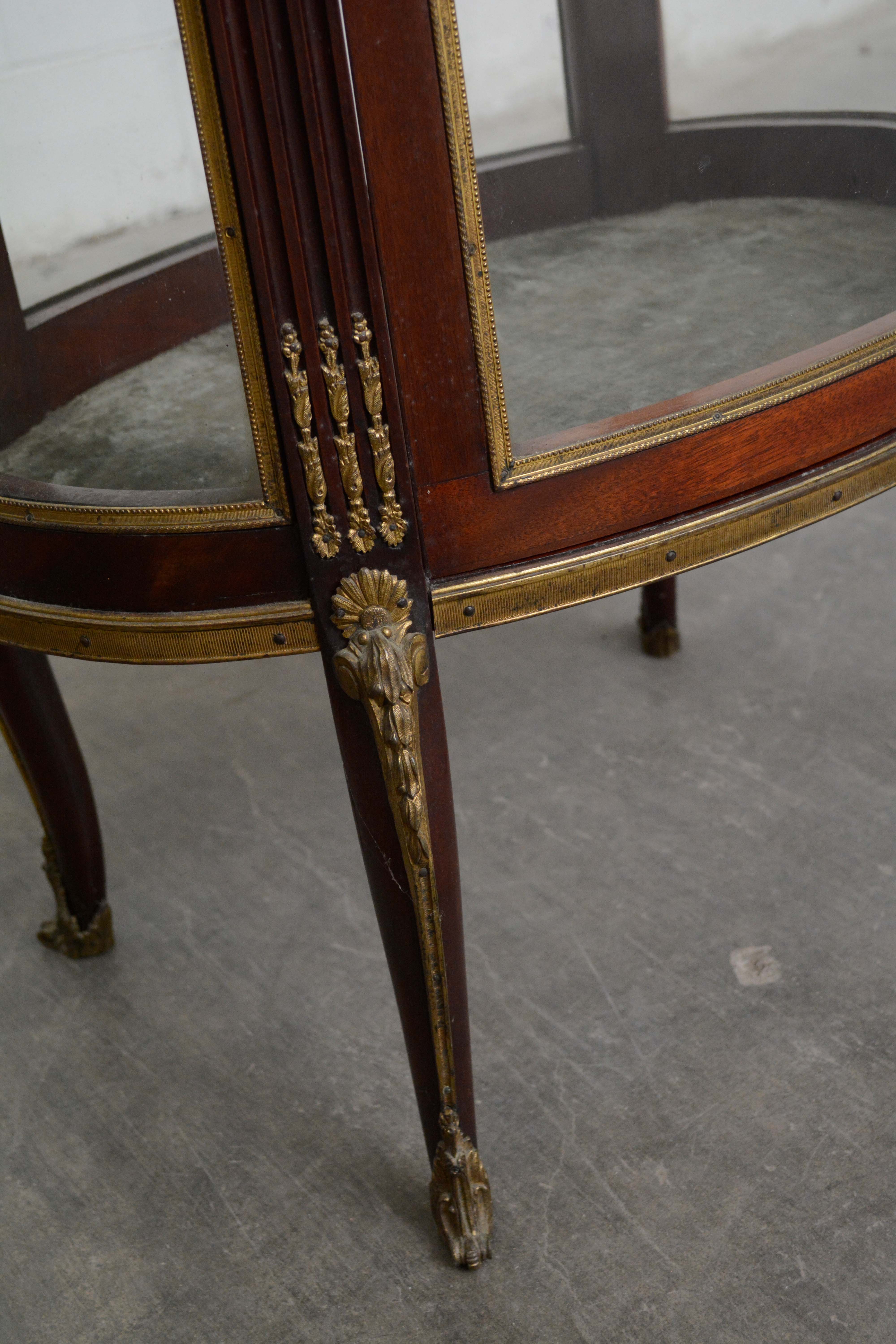 Louis XV Style Mahogany and Glass Curio Cabinet, 20th Century