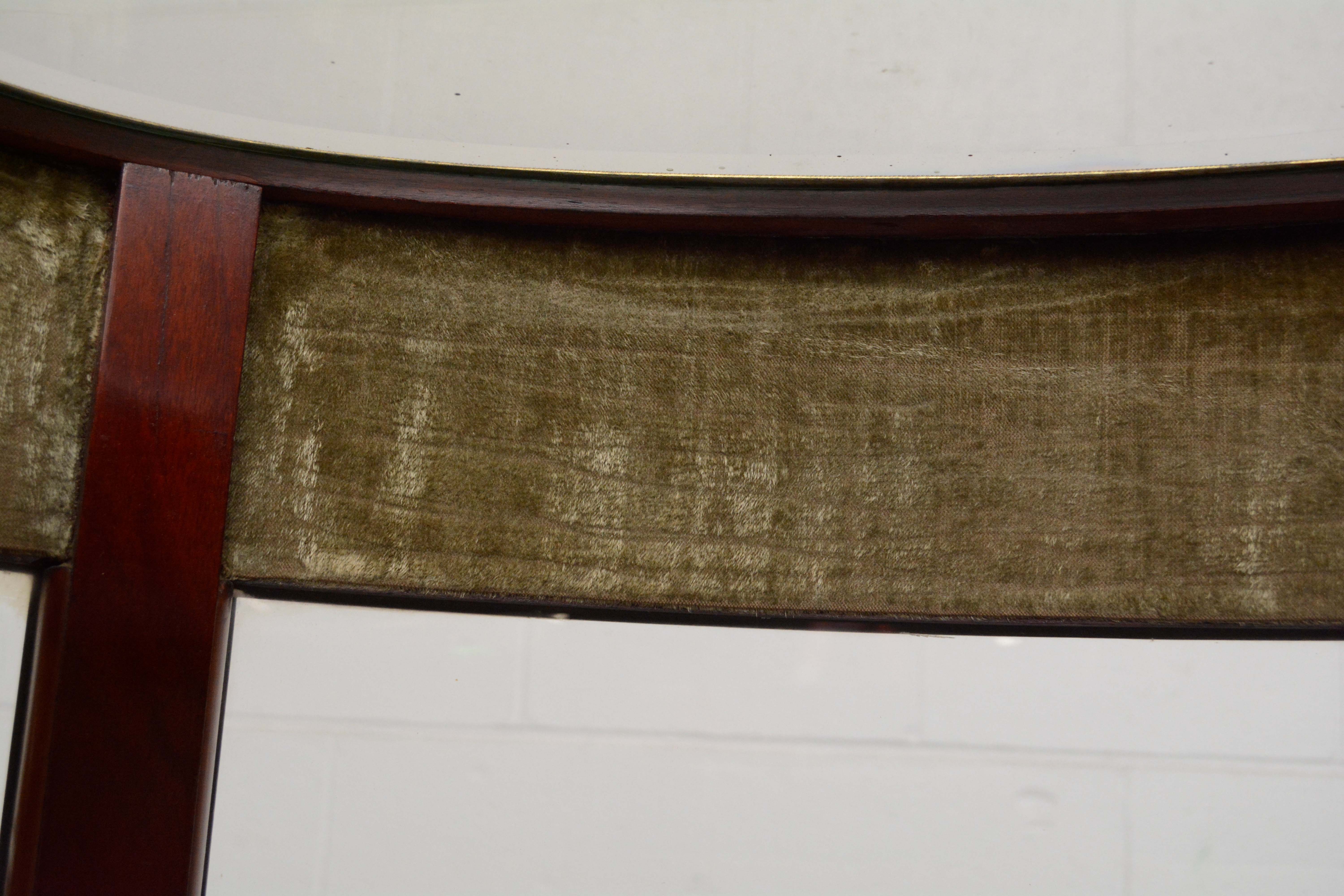 Louis XV Style Mahogany and Glass Curio Cabinet, 20th Century